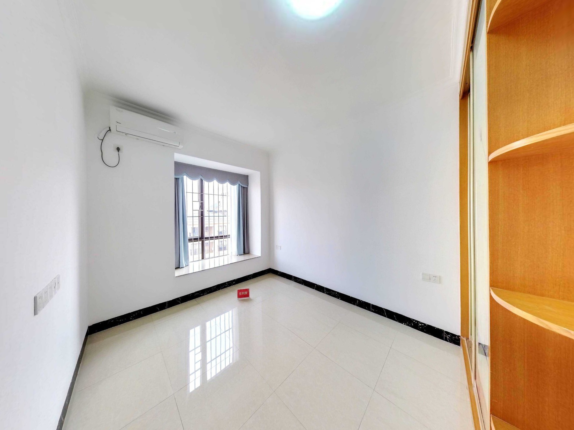 胜球阳光花园精装3房出售！