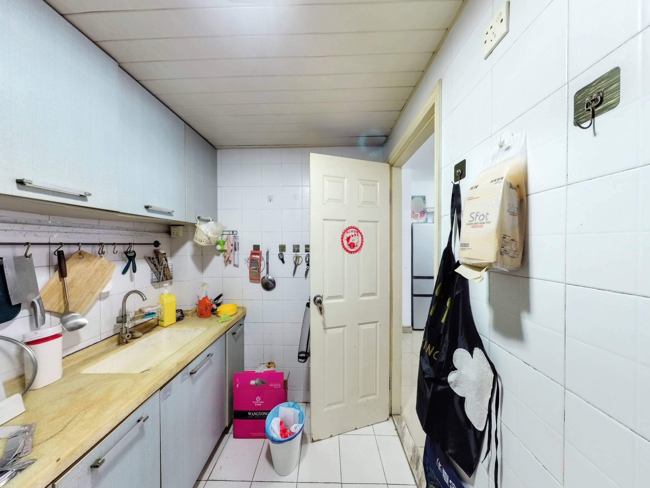 现代城华庭东南厅出阳台两房，诚心出售！