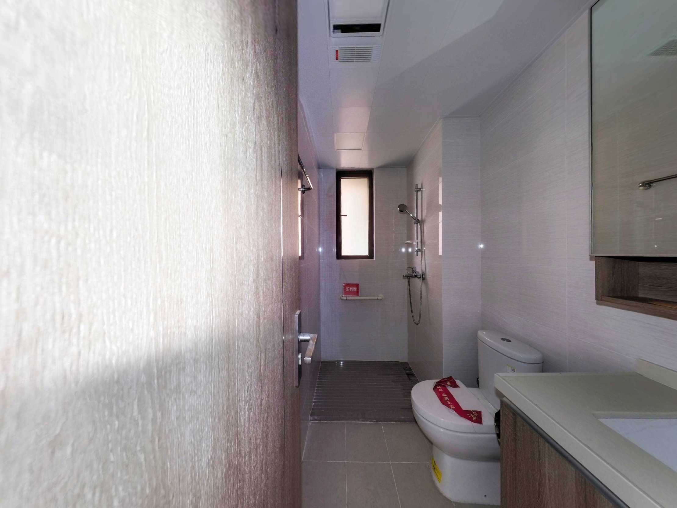 7字头拿下中山港壹加壹旁电梯精装南向高楼层3房