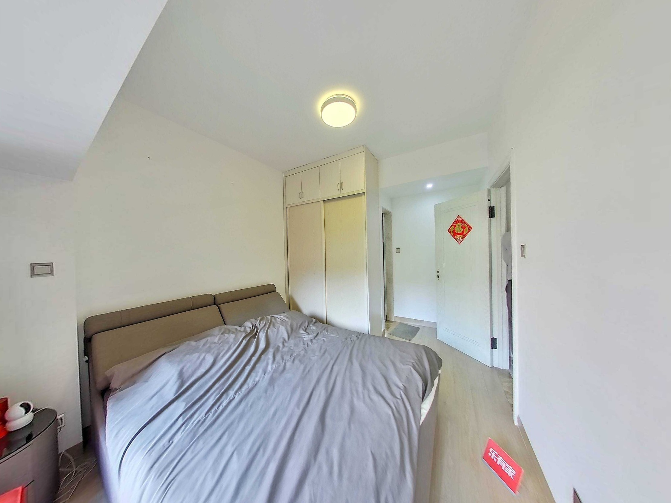 里程花园 南北 普装 4室 2厅