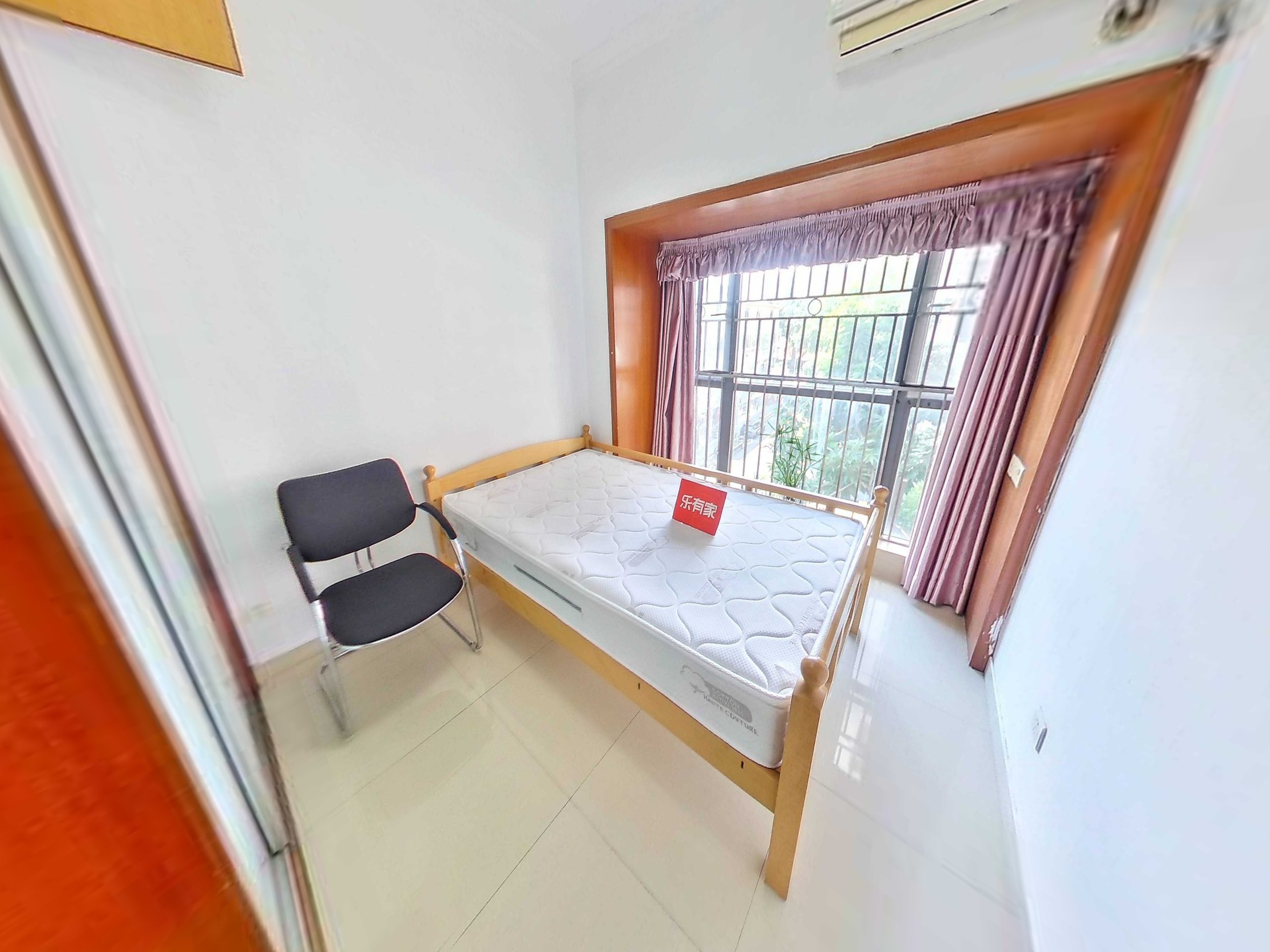 花半里别馆，方正户型，税费低，采光优，带花园，人车分流，业主诚售，随时看房！