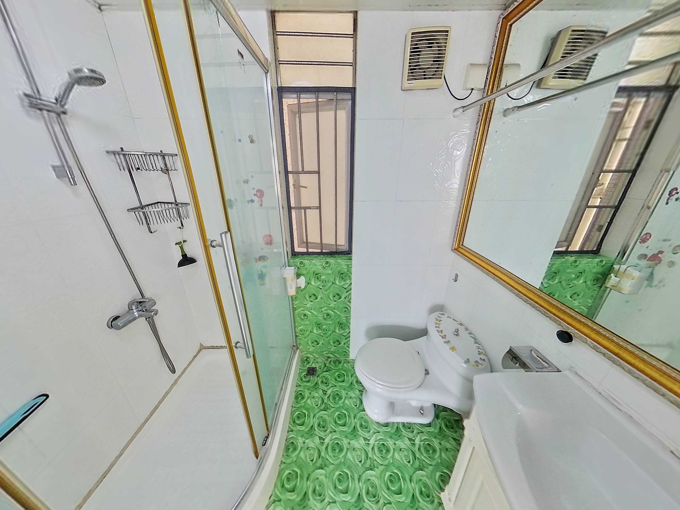 百花公寓诚心出售，朝南中楼层，采光充足，带地面花园，物业品质优良，价格低于小区均价，机会难得！