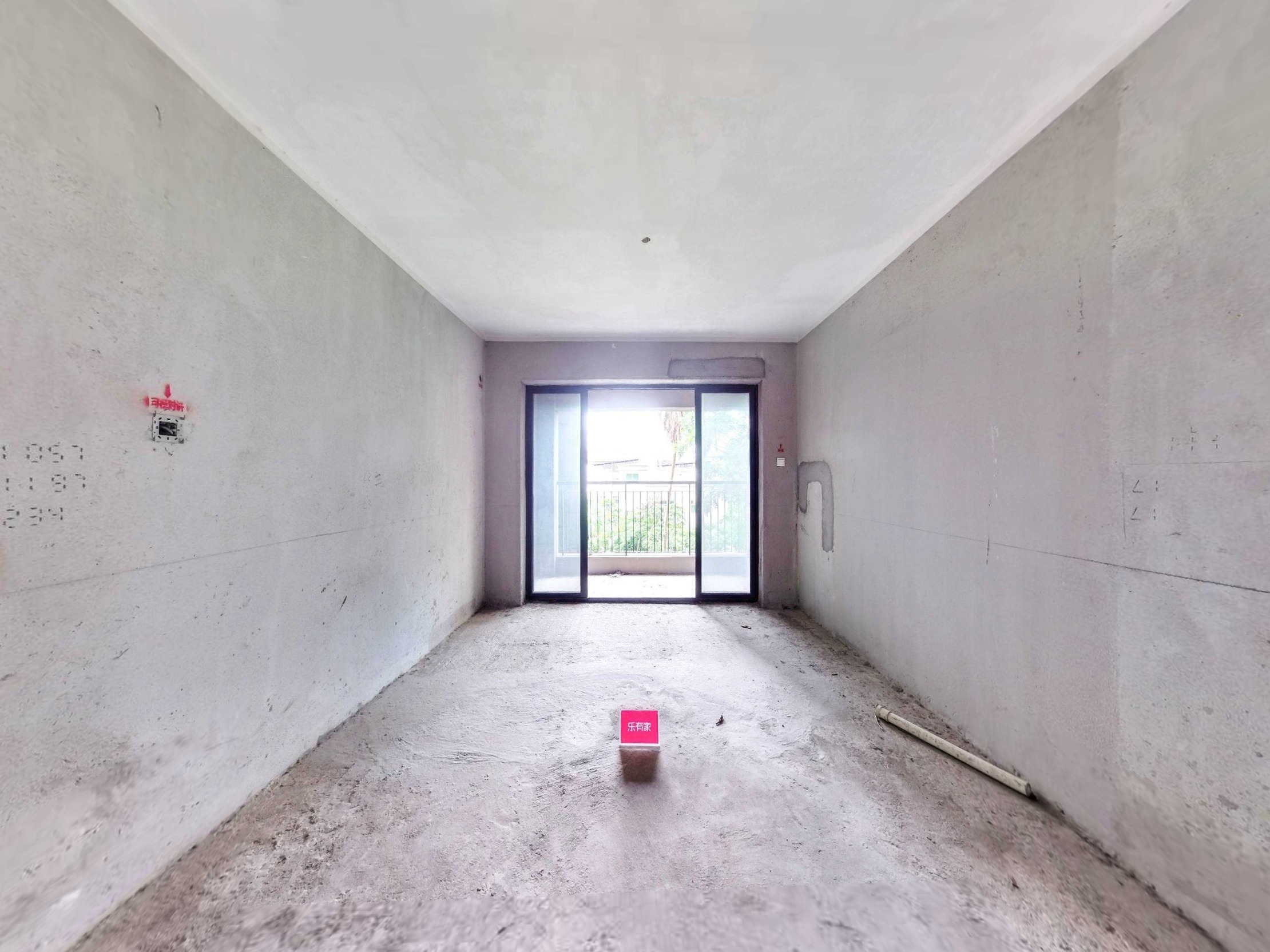 华发电梯3房，朝南向