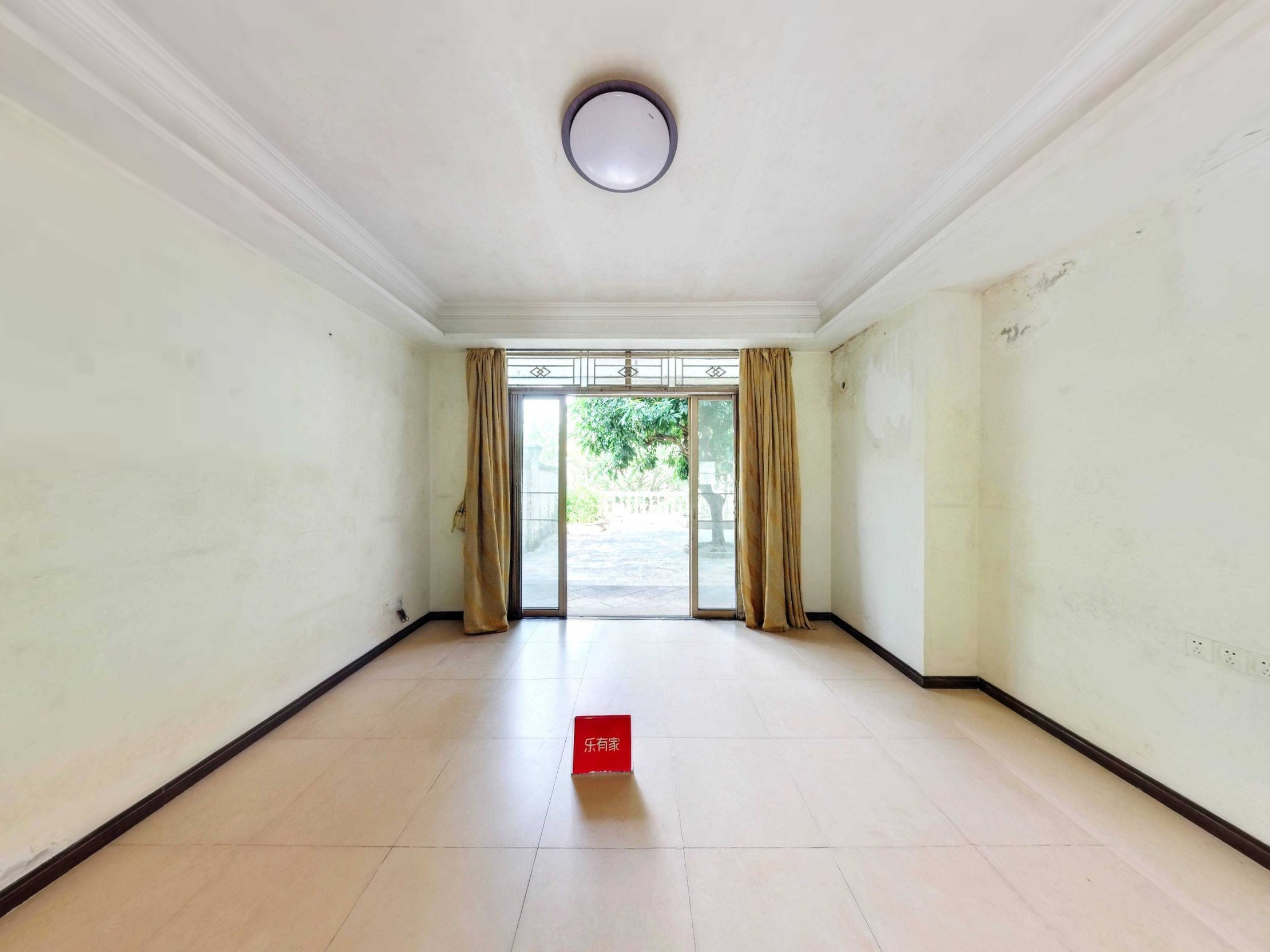 琉森湖畔前后花园靓联排出售-中山琉森湖畔二手房