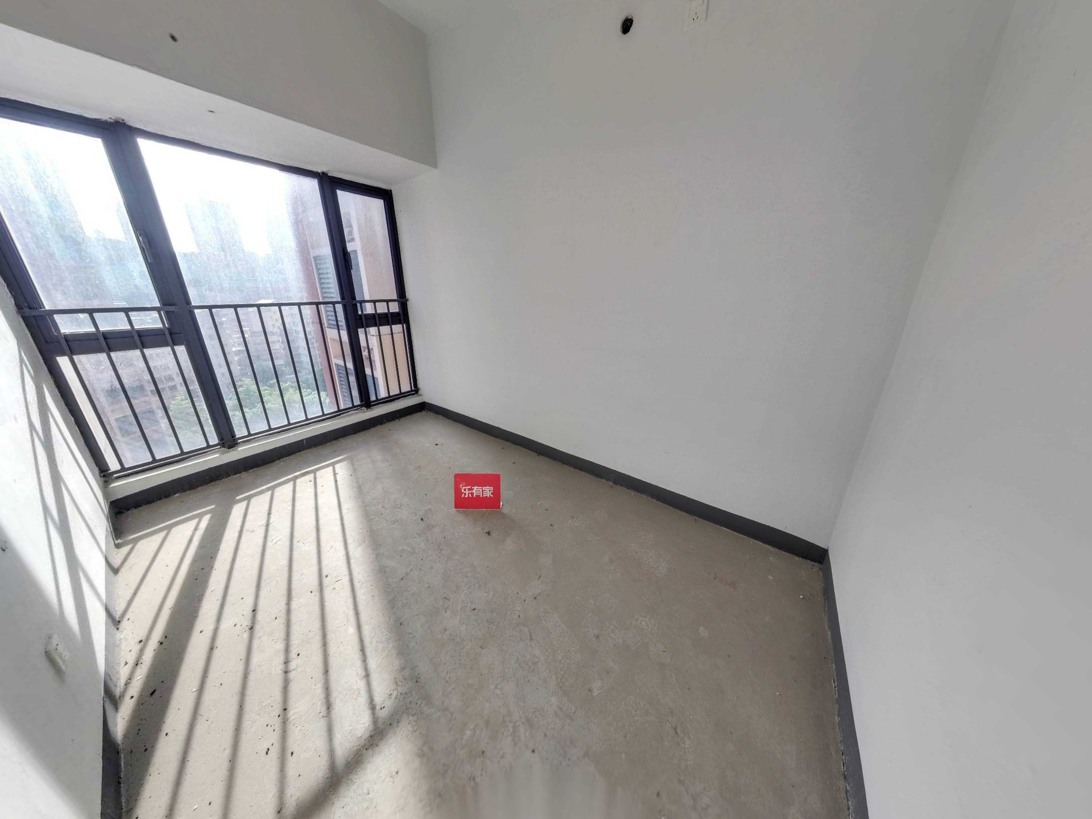 合正丹郡，精装好房，诚心出售，美丽价格