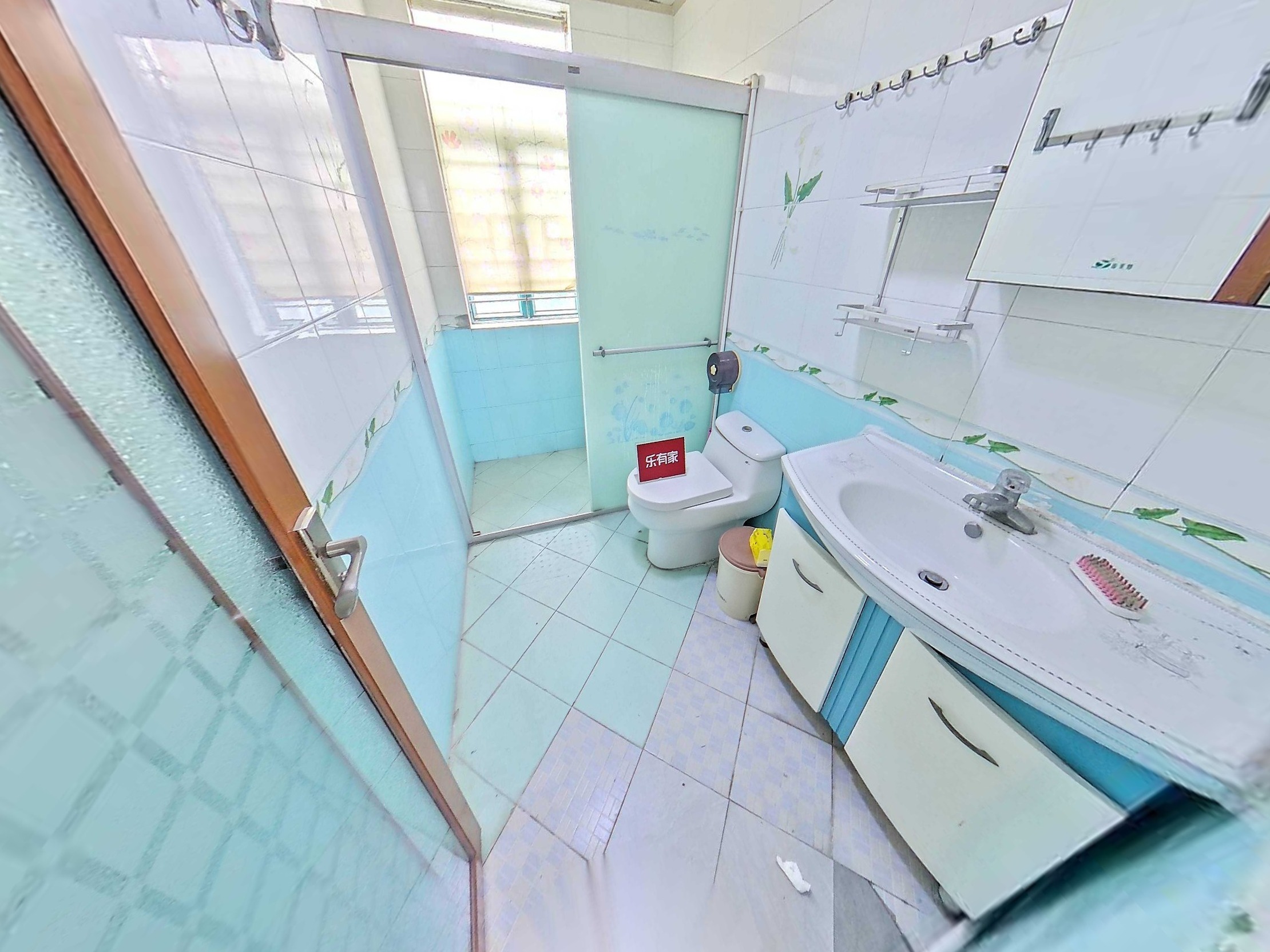 丽沙花都二期住家4房，业主诚心出售