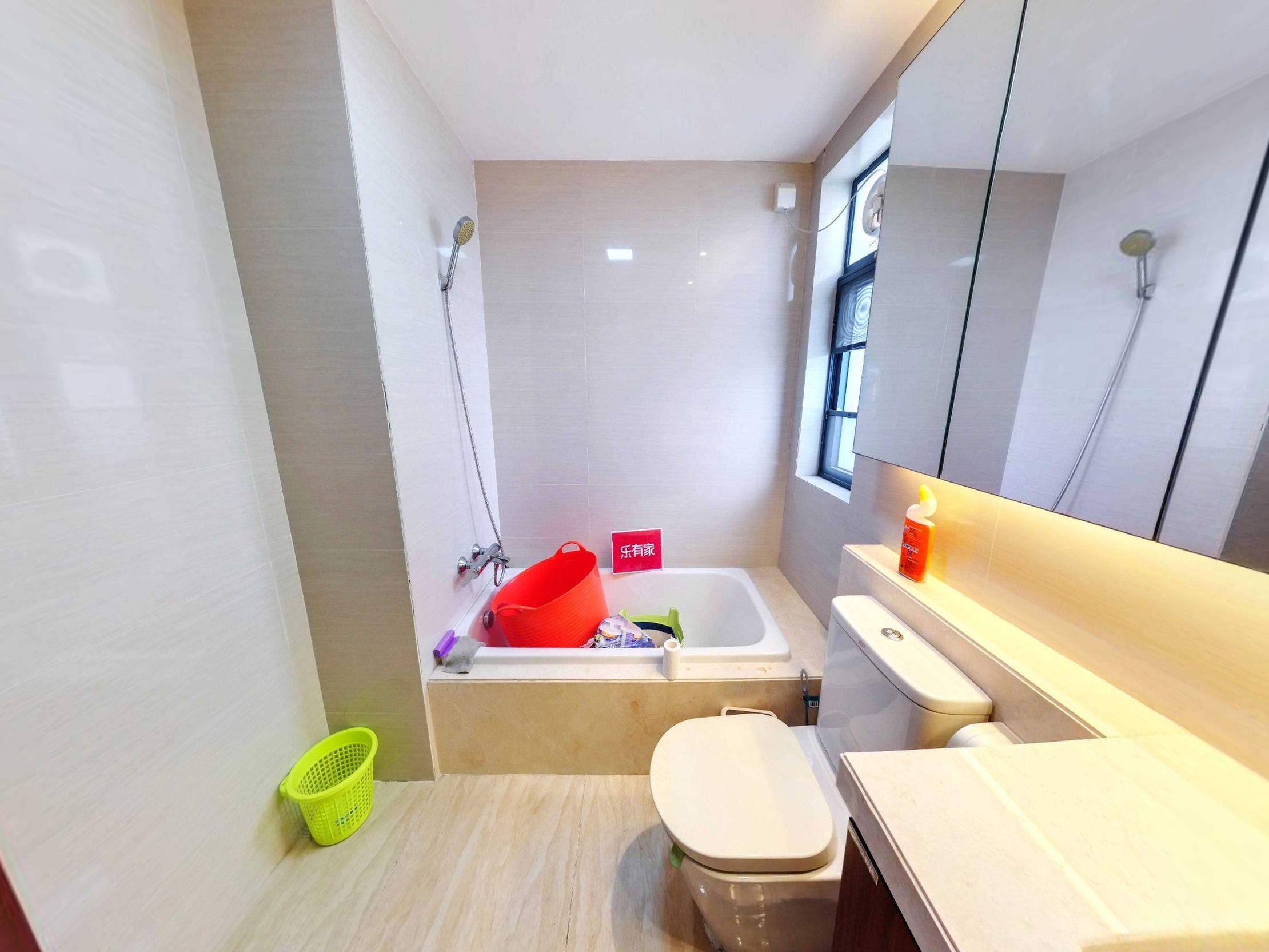 万达旁，悦城不考地铁楼栋南向三房，保养好带车位