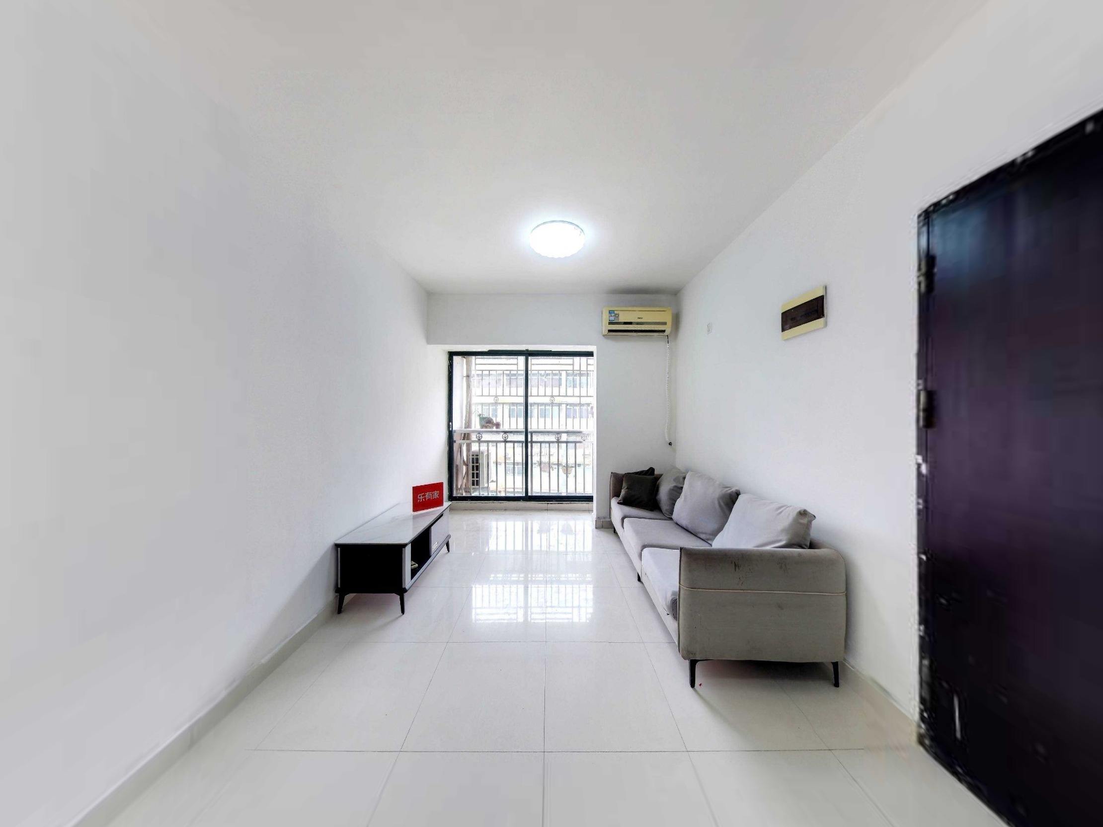 东部翠海轩，中楼层南向采光佳，带地面花园，税费低，诚心出售，随时看房！