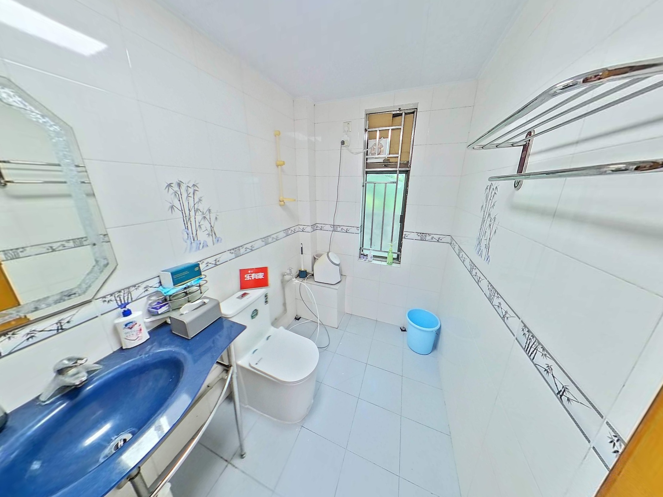 嘉洲豪园，方正户型，通风采光佳，带地面花园，业主诚售，随时看房！