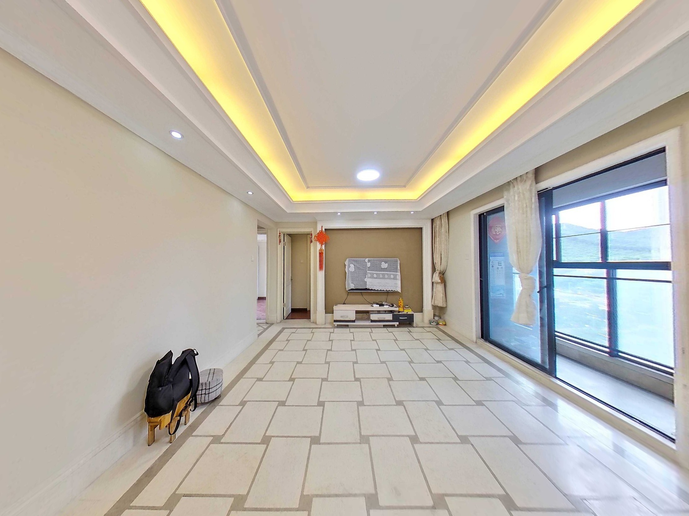 精装三房，大房间大阳台，厅出的