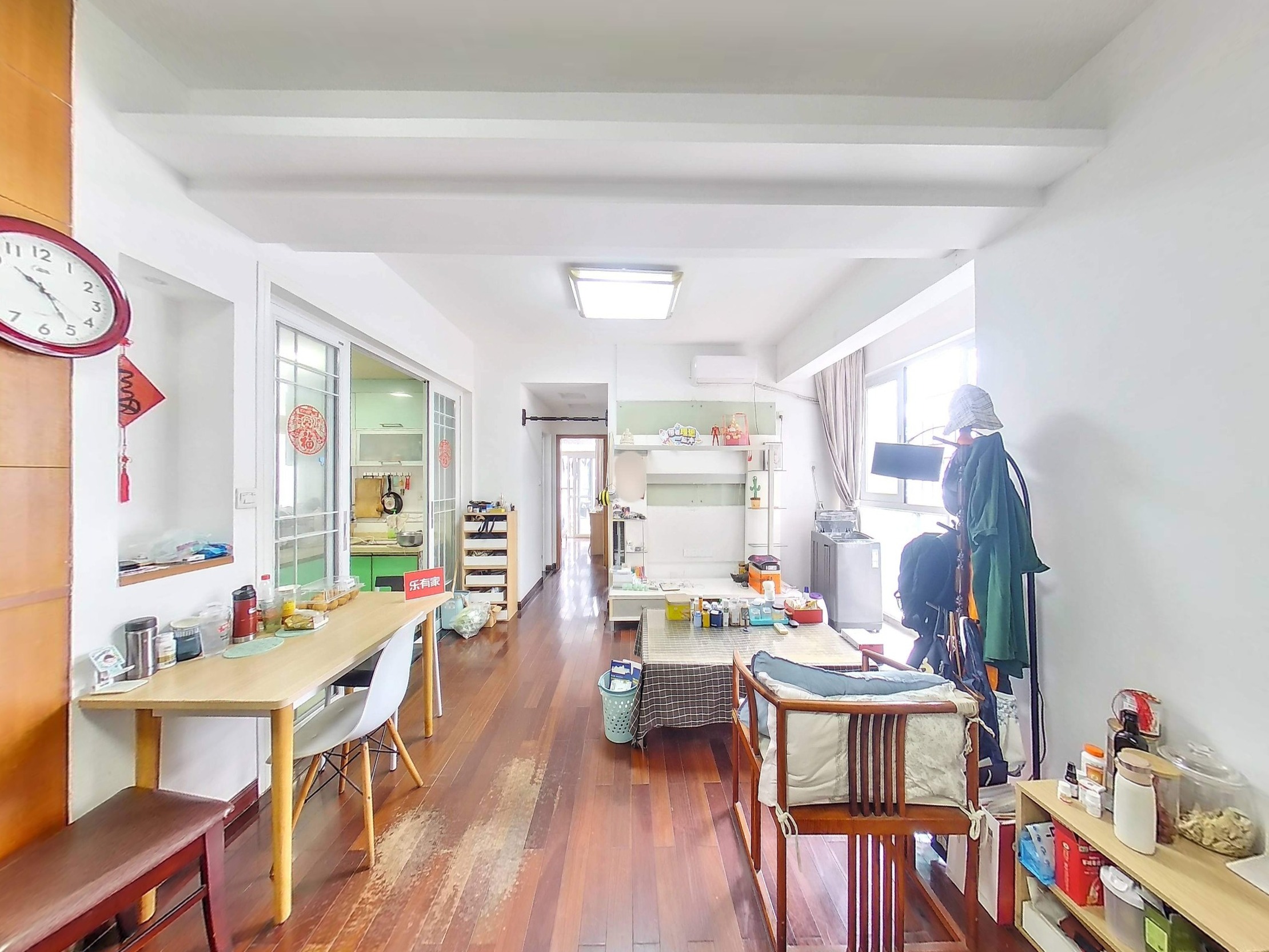 安托山地铁口物业，北向看公园，楼下商超环绕