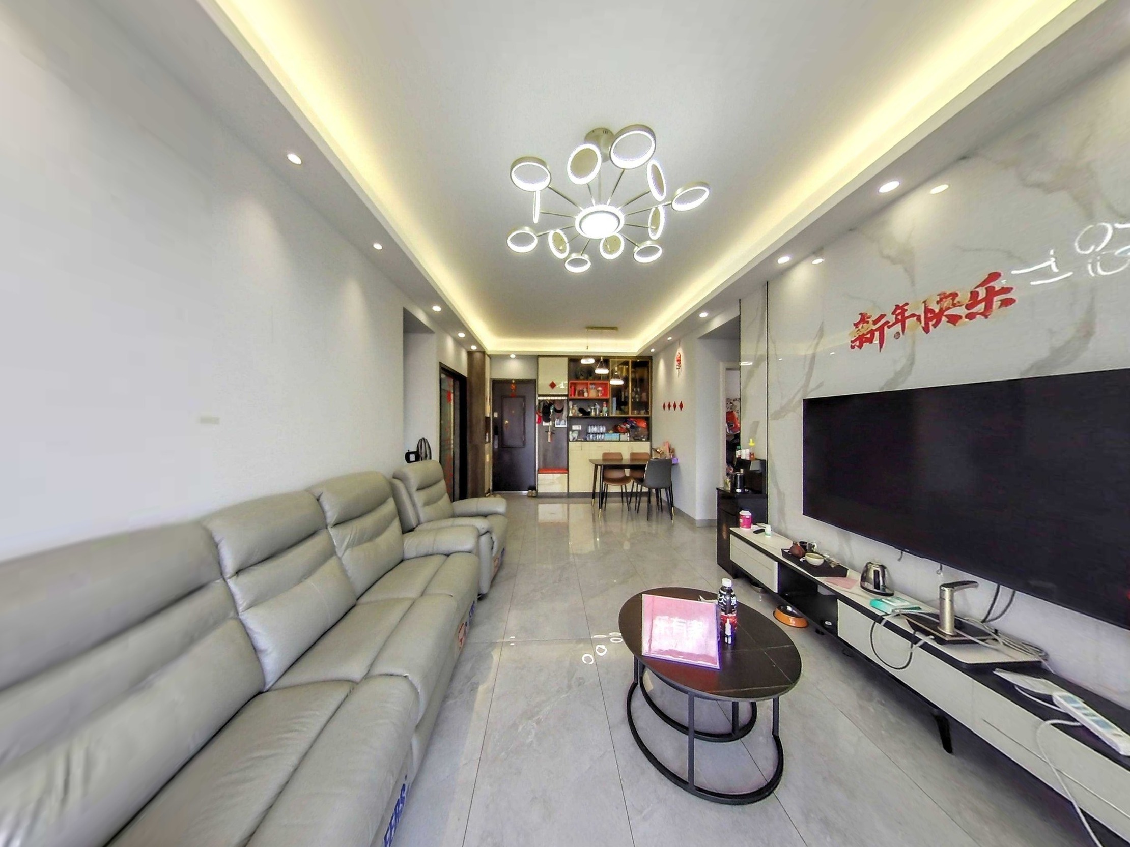 11号线地铁口，西荟城实用三房，满五，诚心出售