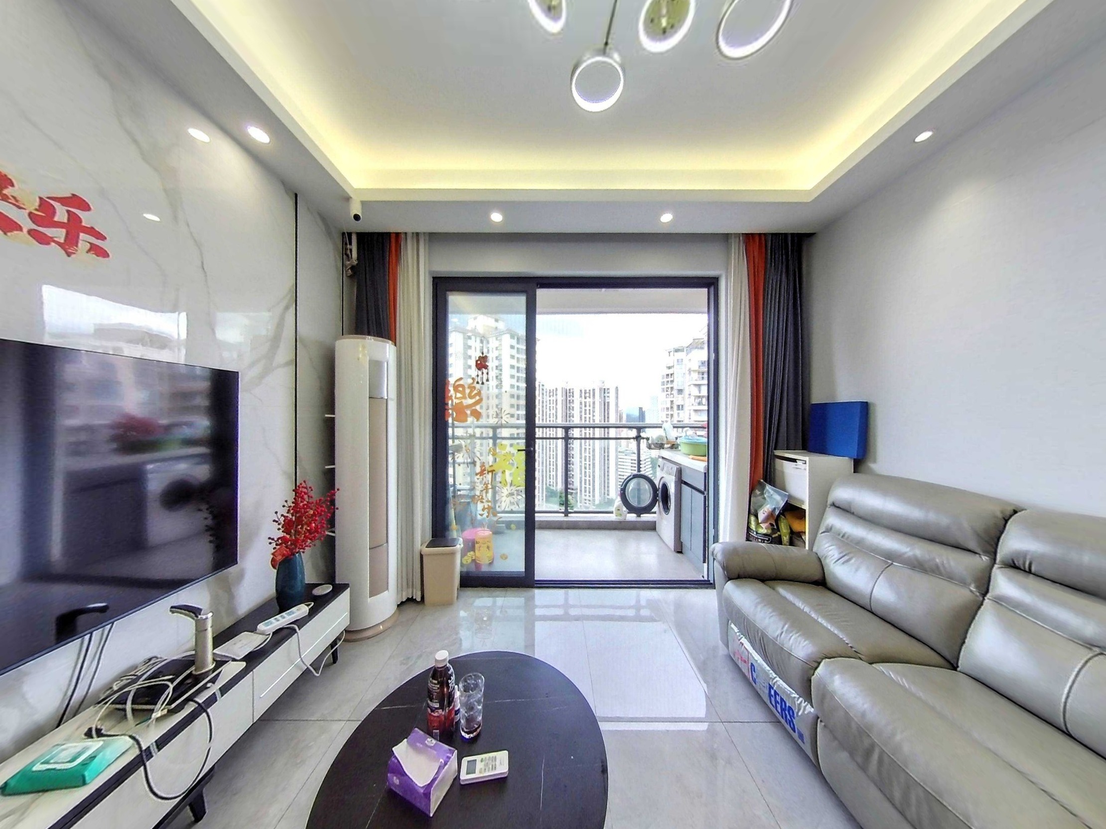 11号线地铁口，西荟城实用三房，满五，诚心出售