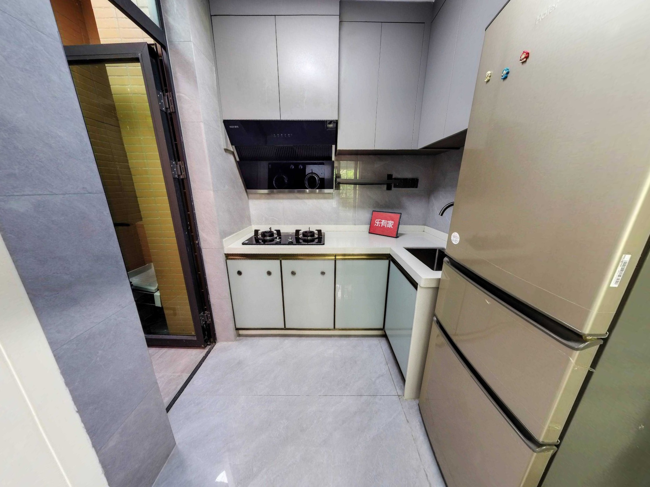 海伦时光精装3房业主诚心出售