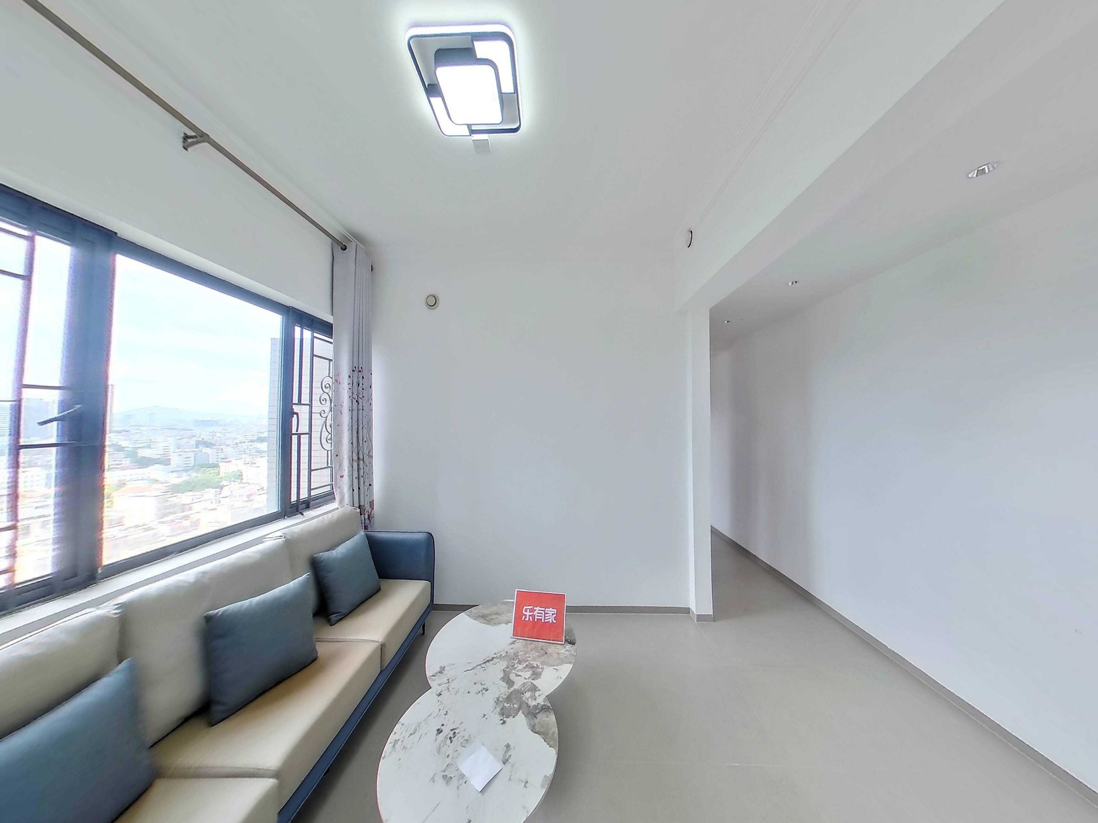 丹梓龙庭诚心出售，低于均价，方正户型，通风采光佳，车位充足，还有美丽地面花园，机会难得！