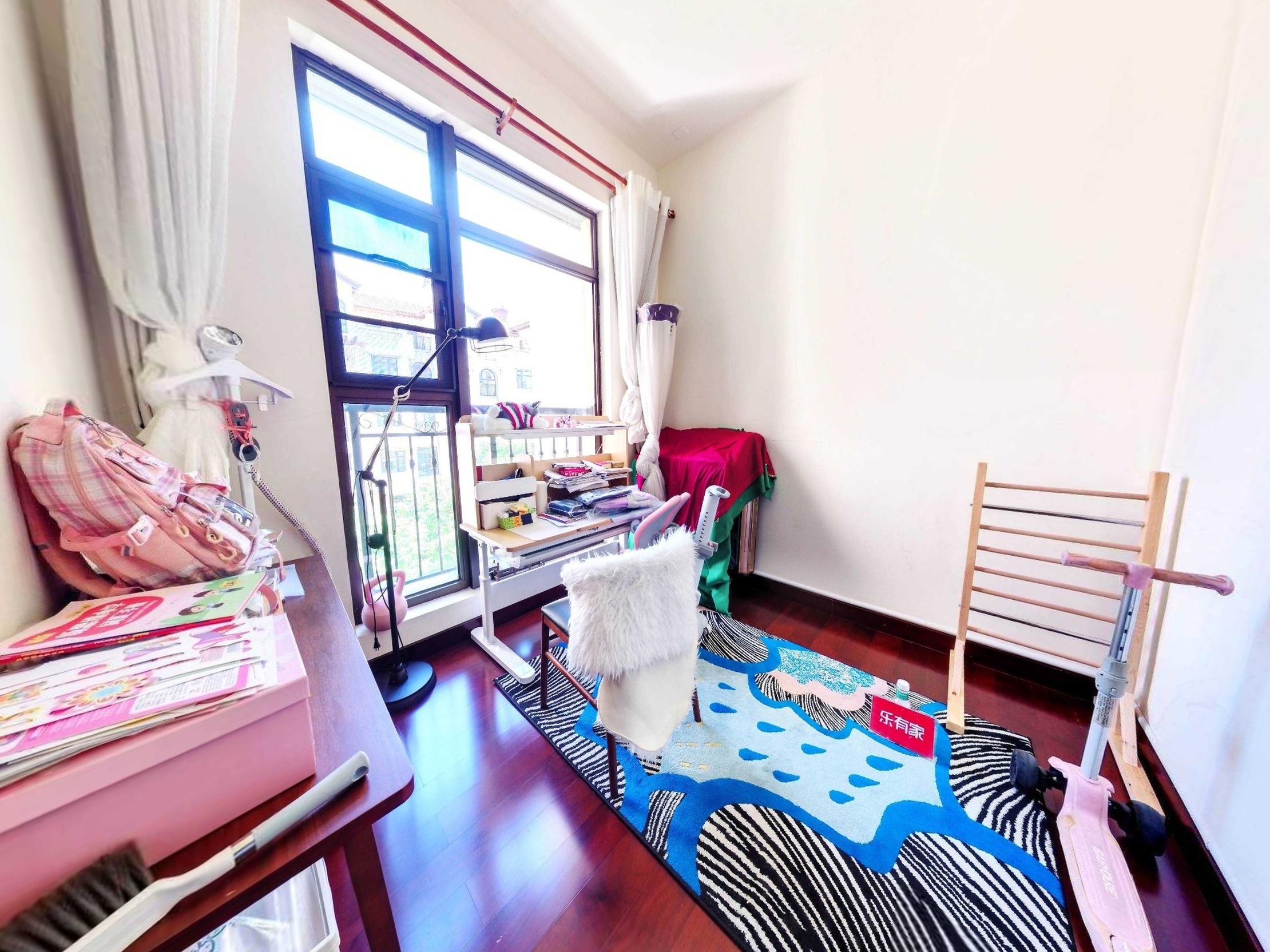 华发蔚蓝堡高楼层，车位足，带花园，税费低，业主诚售，随时看房！