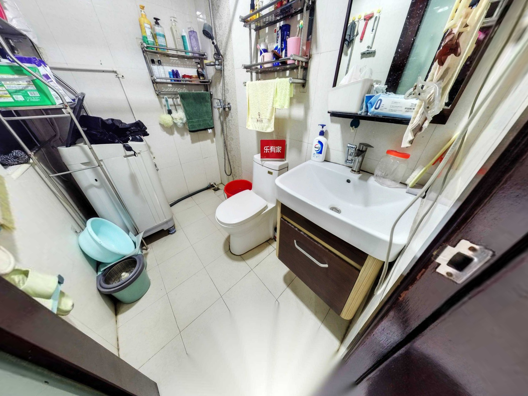 临近龙元地铁口，和龙园公园。。。。