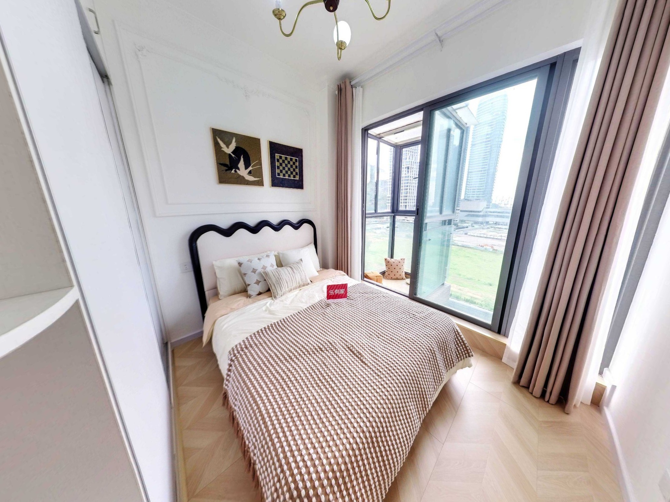 龙瑞佳园精装东南向大两房，诚心卖