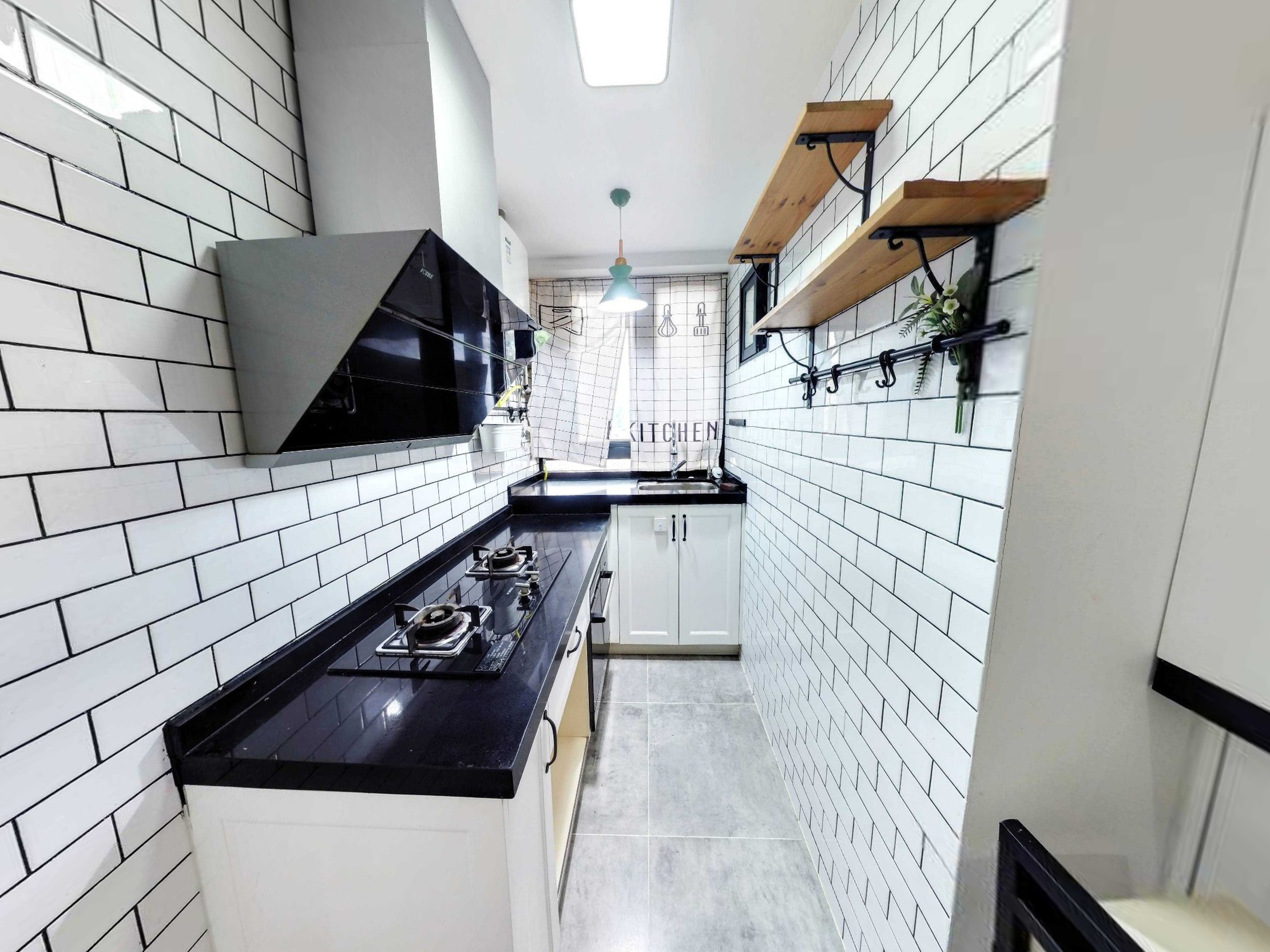 宏发世纪城精装修两房，业主诚心出售！