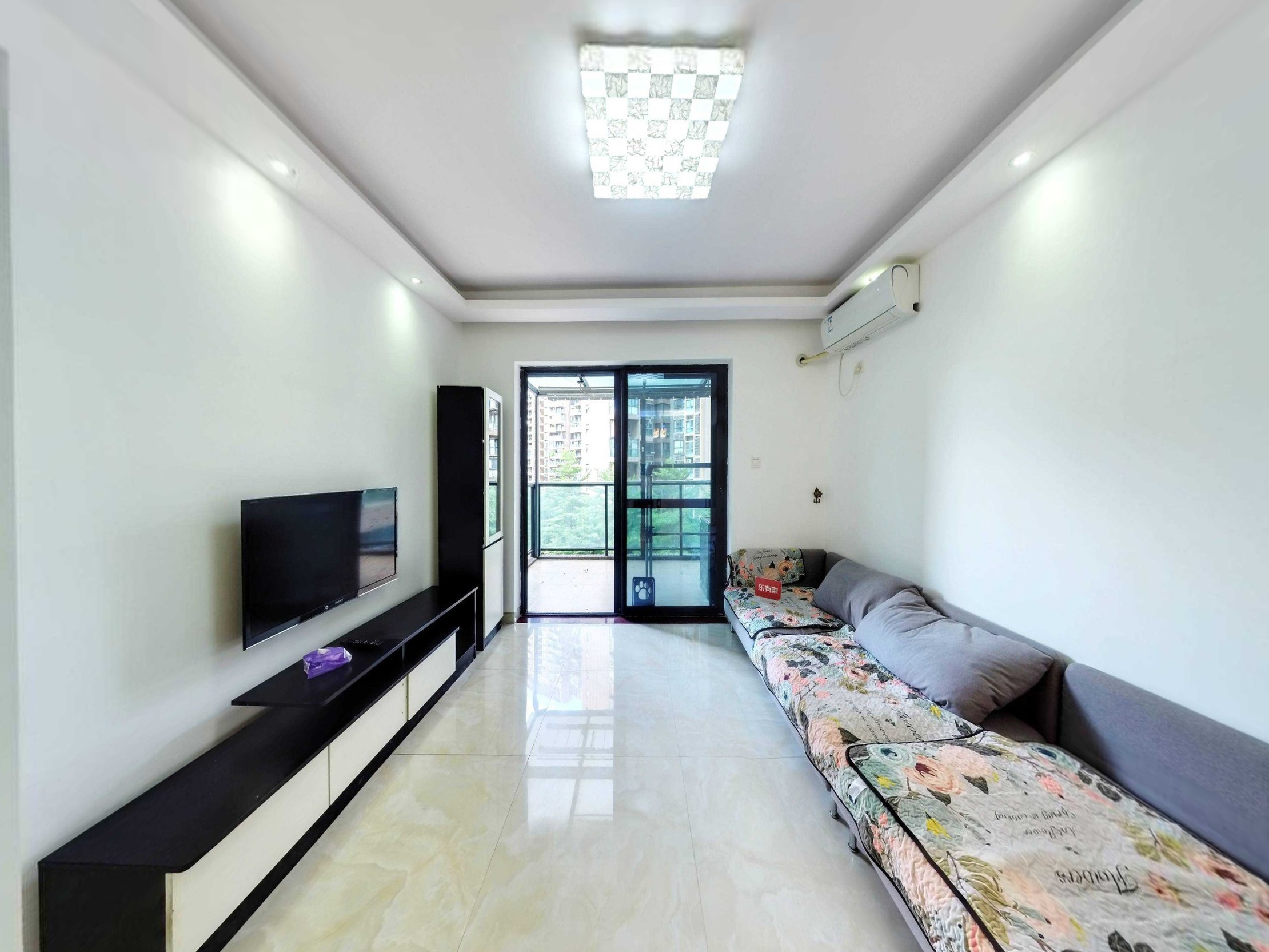 房子户型比较不错，宽敞实用，非常适合居家。-深圳雍景湾花园二手房