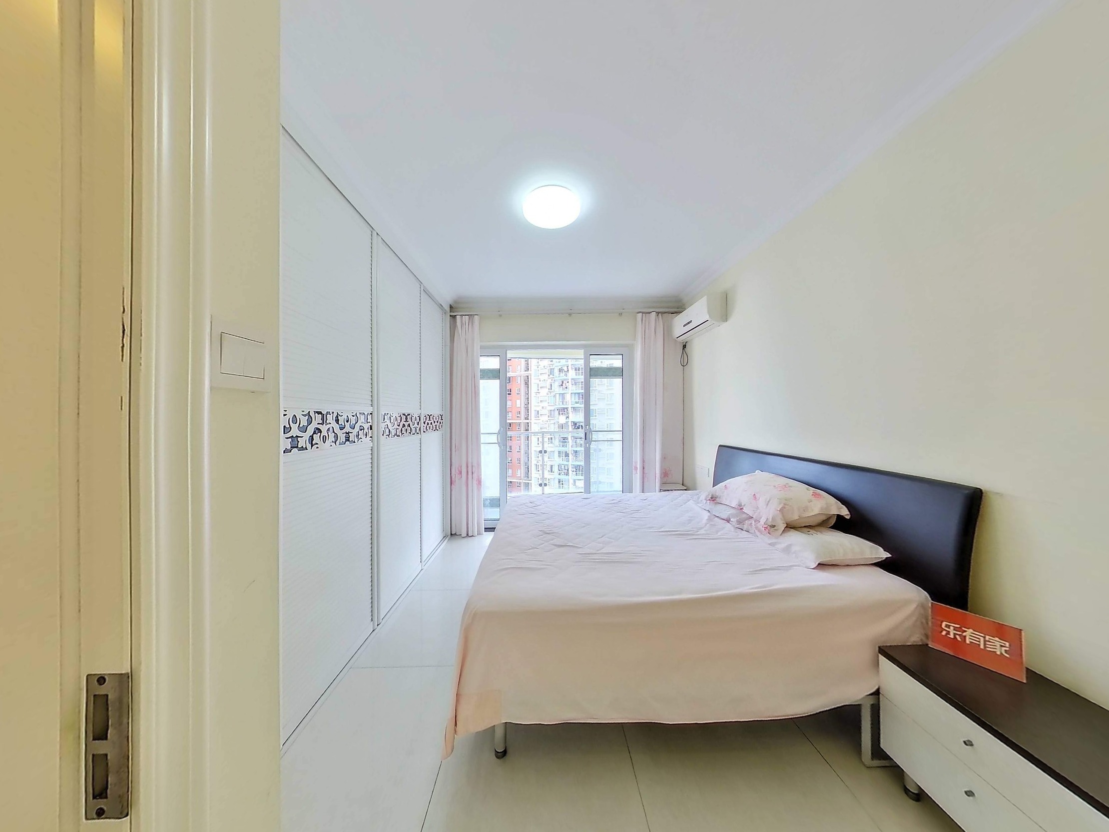 万科金色家园二期，朝南采光佳，中楼层，重点学校，地面花园，人车分流，诚心出售，随时看房！