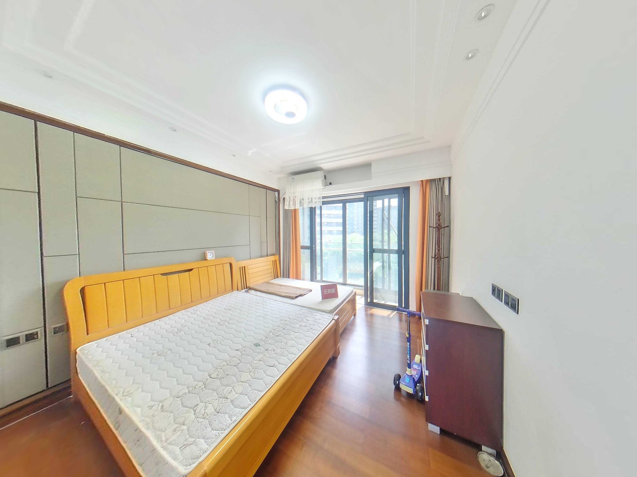 南沙金茂湾，繁华地段，品质装修，家私齐全，保养好，随时看房