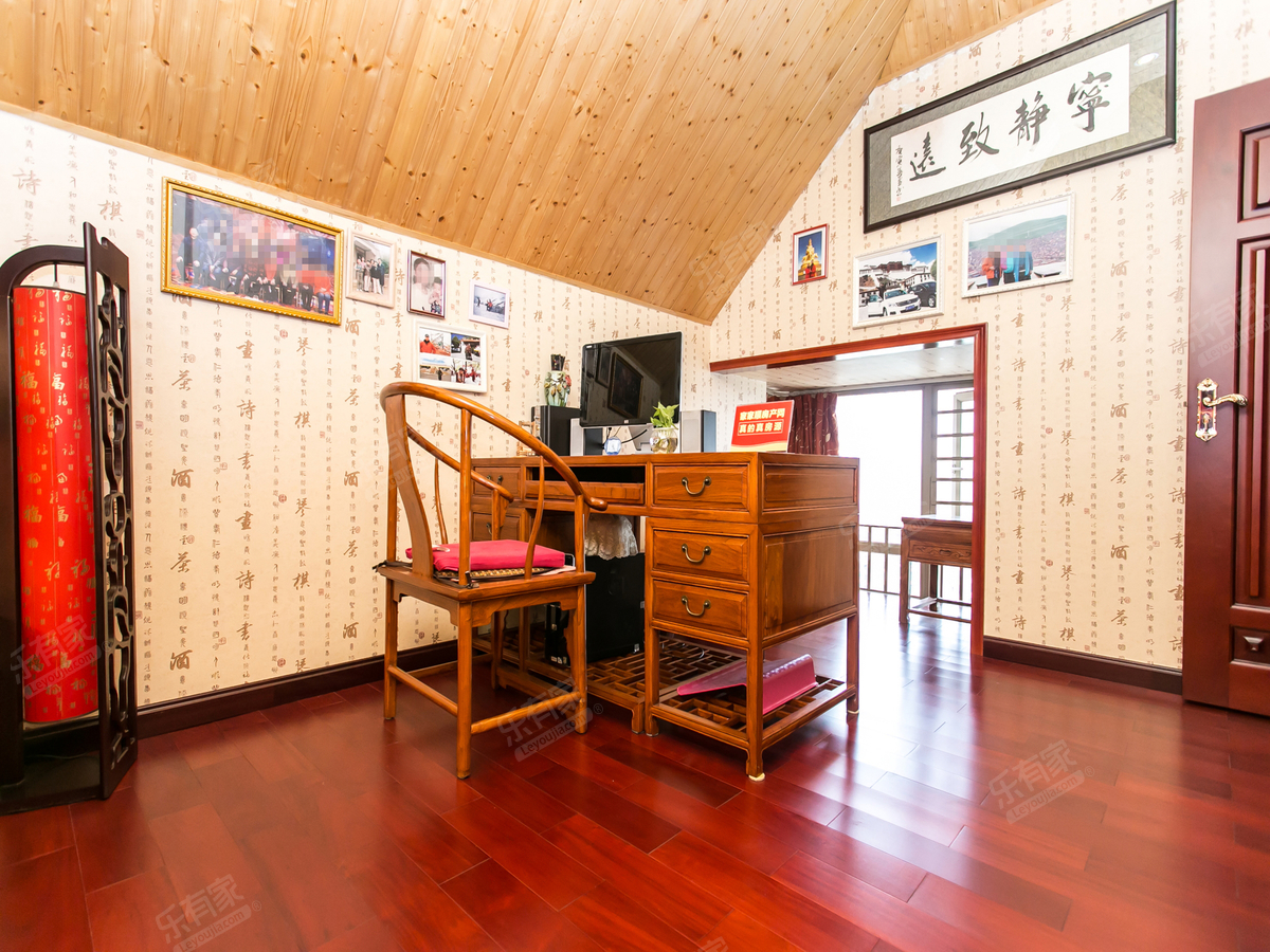 顶楼复式，有私家露台，超大使用面积，红本在手