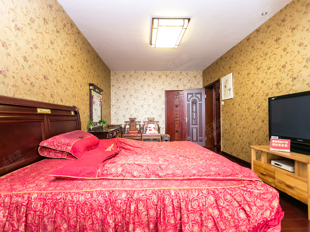 顶楼复式，有私家露台，超大使用面积，红本在手