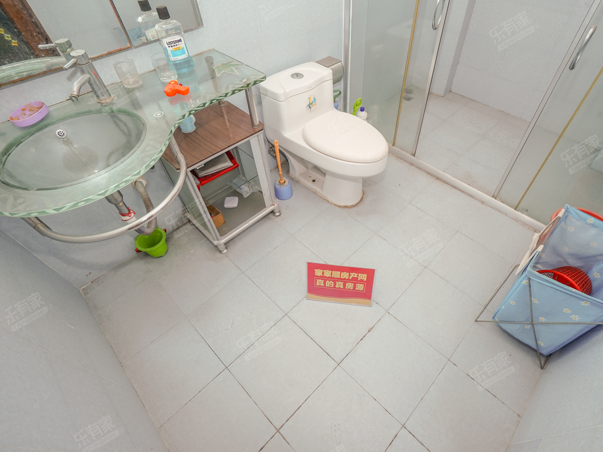 业主诚心出售濠东小区银苑村的房子