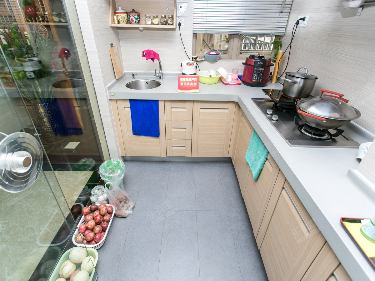 顶楼复式，有私家露台，超大使用面积，红本在手