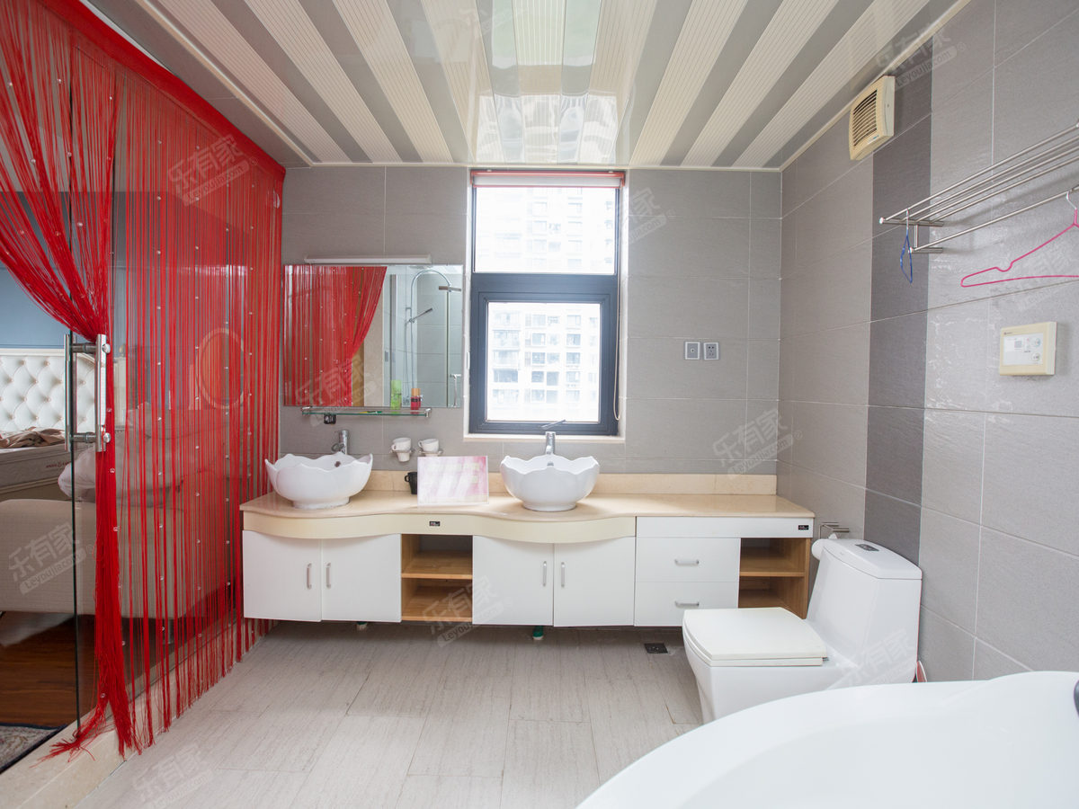 半岛城邦正规4房诚心出租！