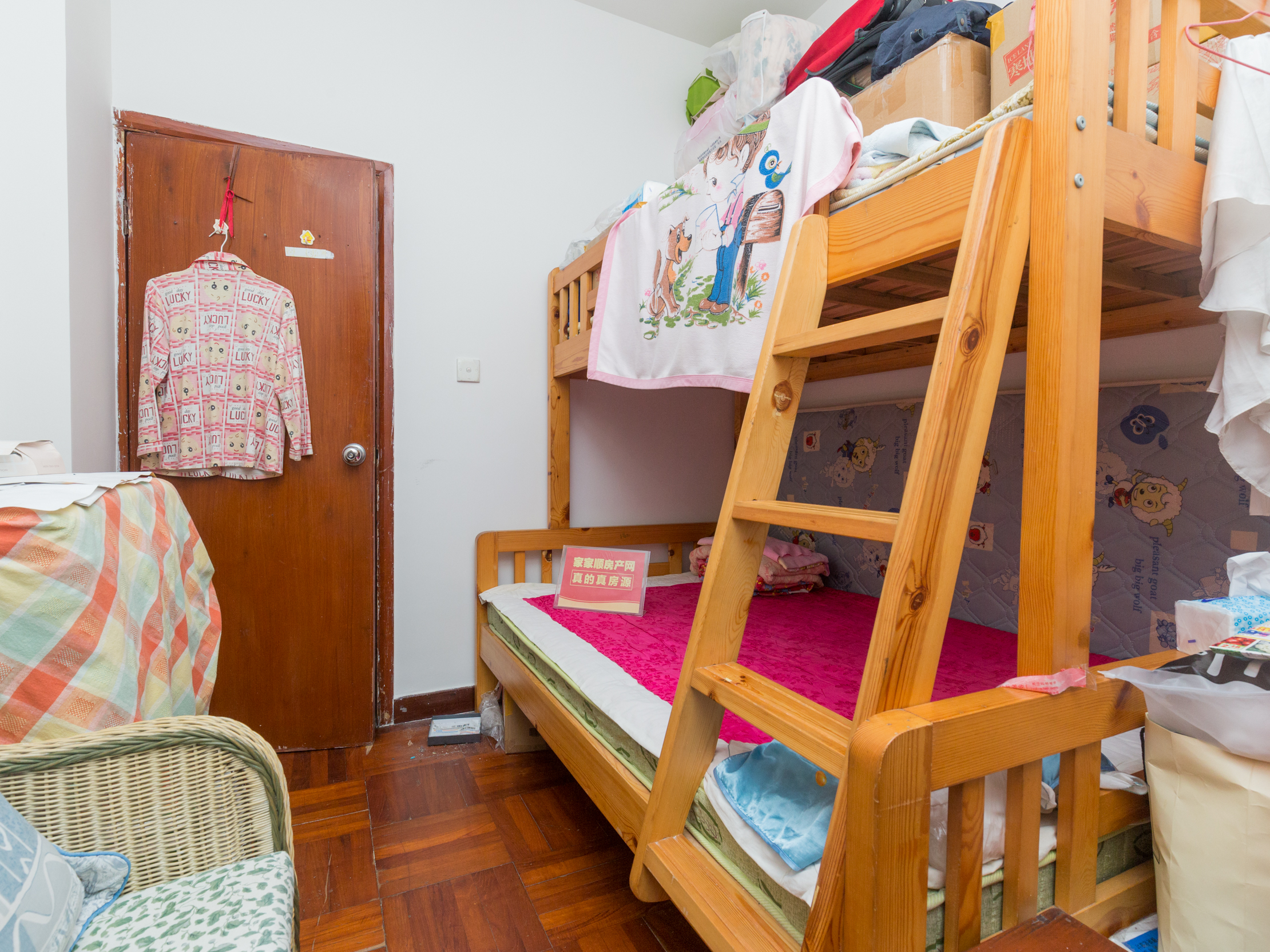 美莲花园，朝南采光佳，带地面花园，业主诚售，随时看房，机会难得！