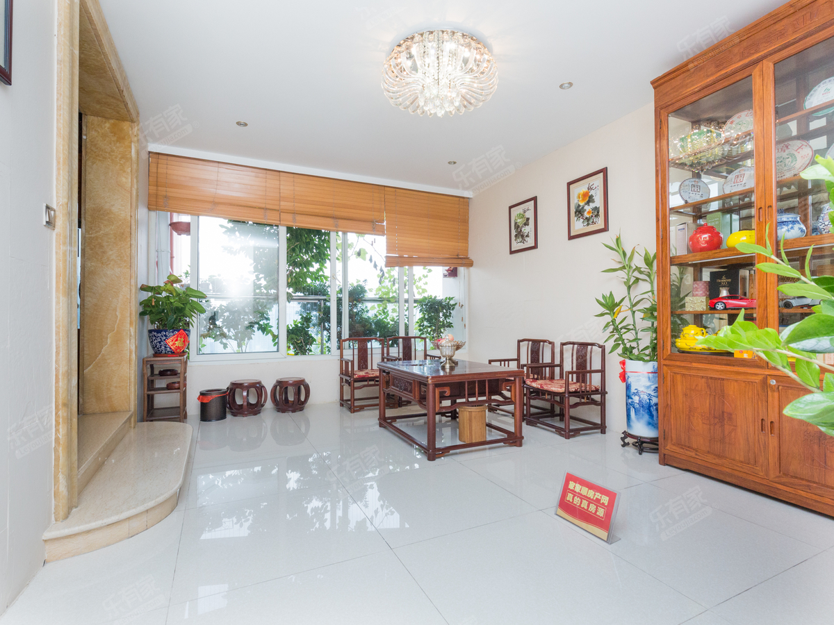 世纪村中空6米挑高大复式，高层看高尔夫