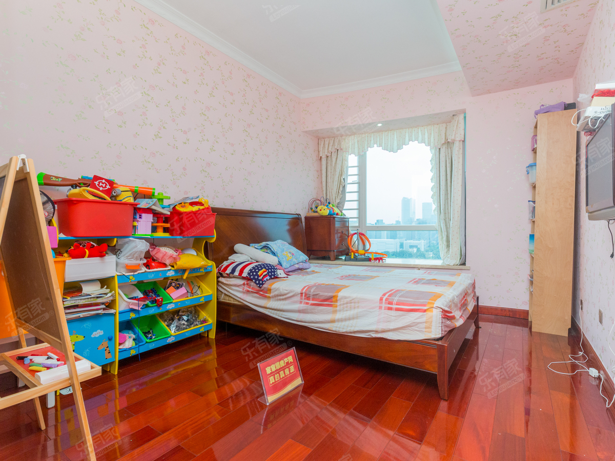 世纪村中空6米挑高大复式，高层看高尔夫