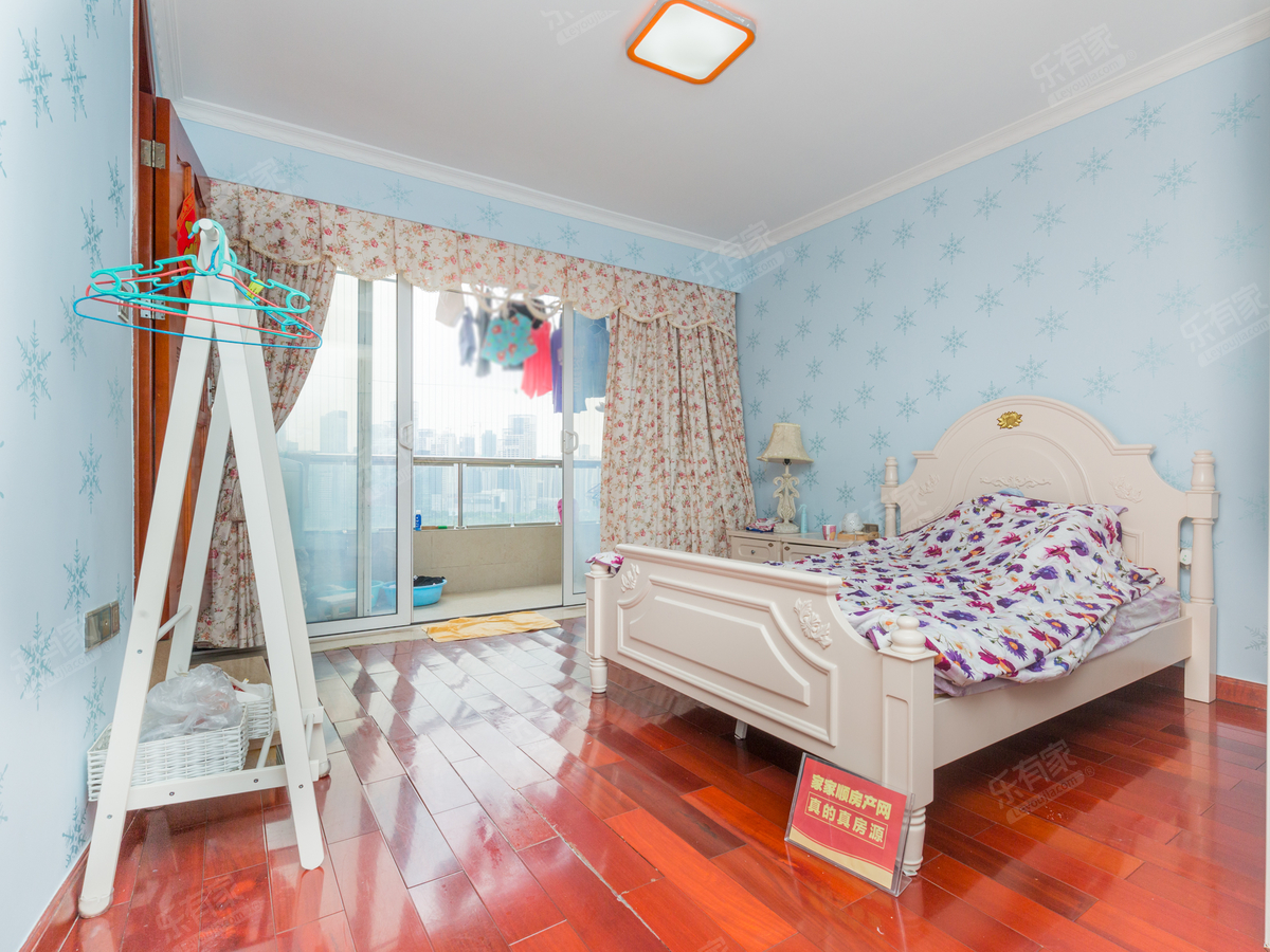 世纪村中空6米挑高大复式，高层看高尔夫