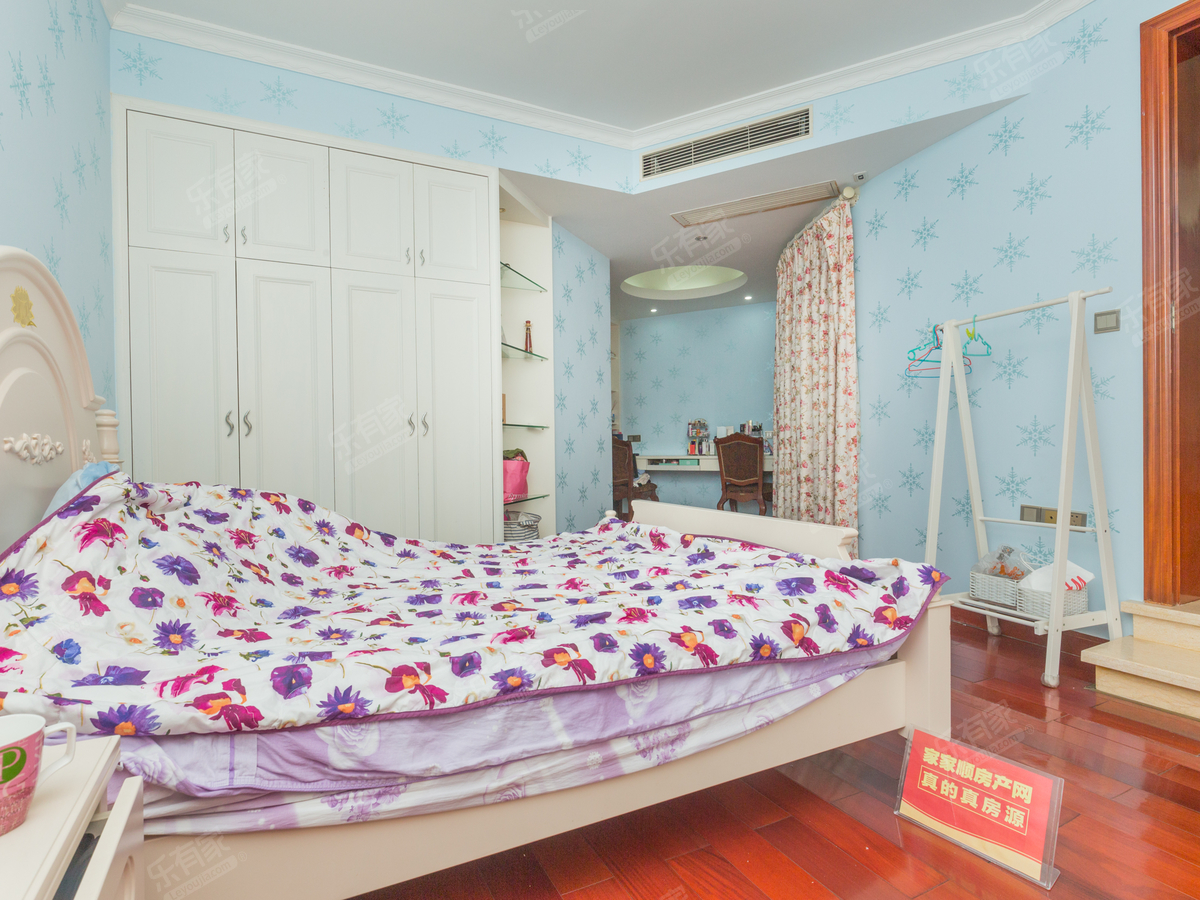 世纪村中空6米挑高大复式，高层看高尔夫