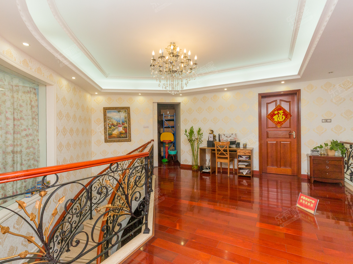 世纪村中空6米挑高大复式，高层看高尔夫