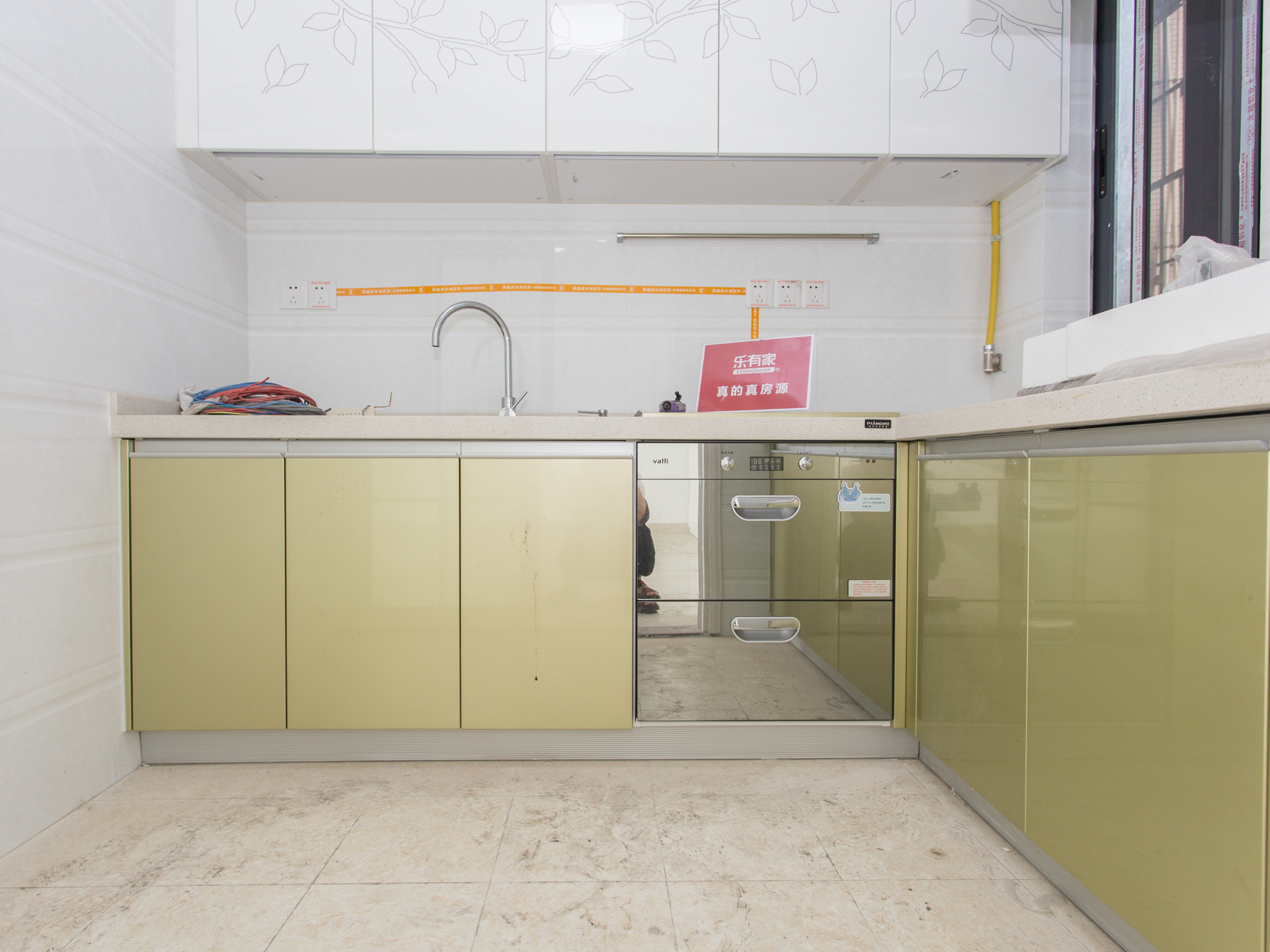 御峰园诚心出售，低于均价，户型方正，通风采光佳，带地面花园，小区人车分流，机会难得！