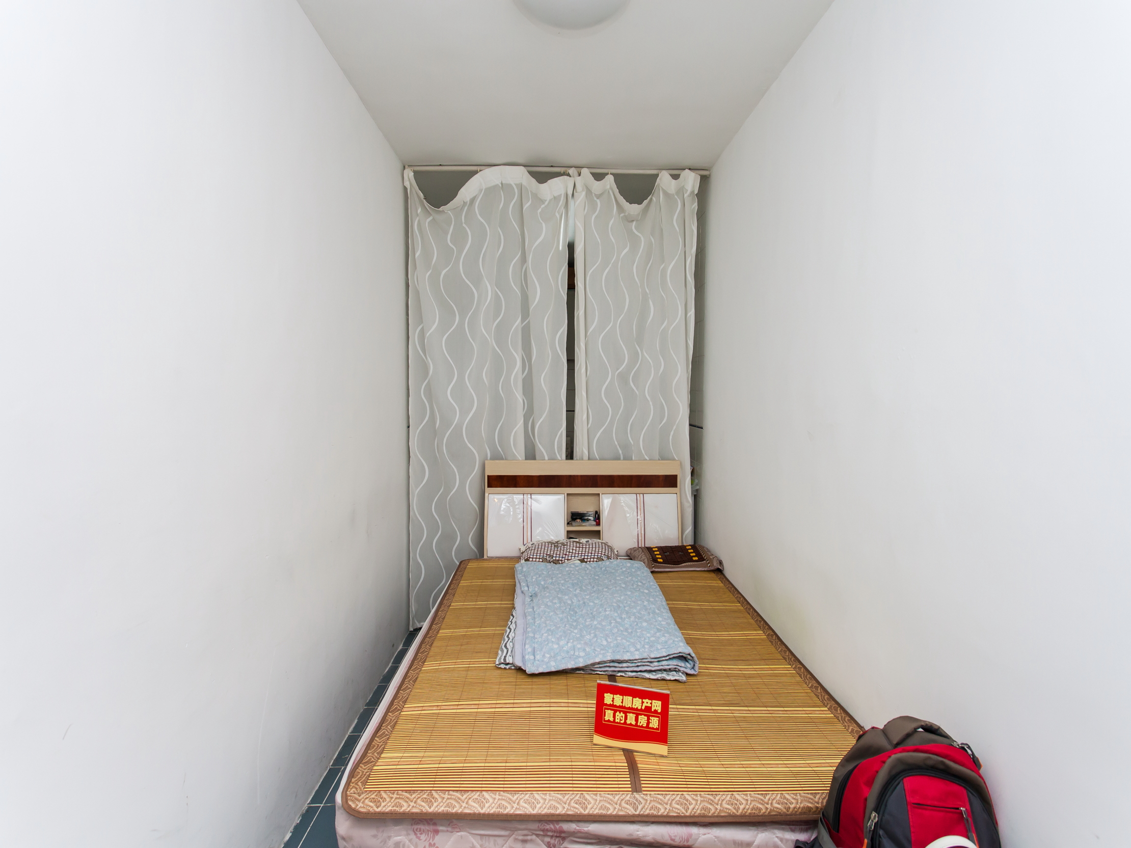 位于核心地段，毗邻地铁站，交通便利，周边配套设施齐全