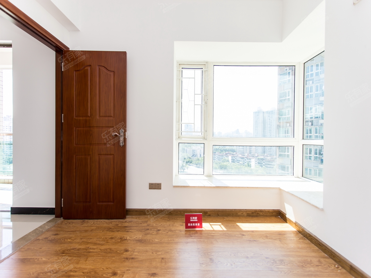 嘉宝田花园精装2房，户型方正，东南向，采光通风良好