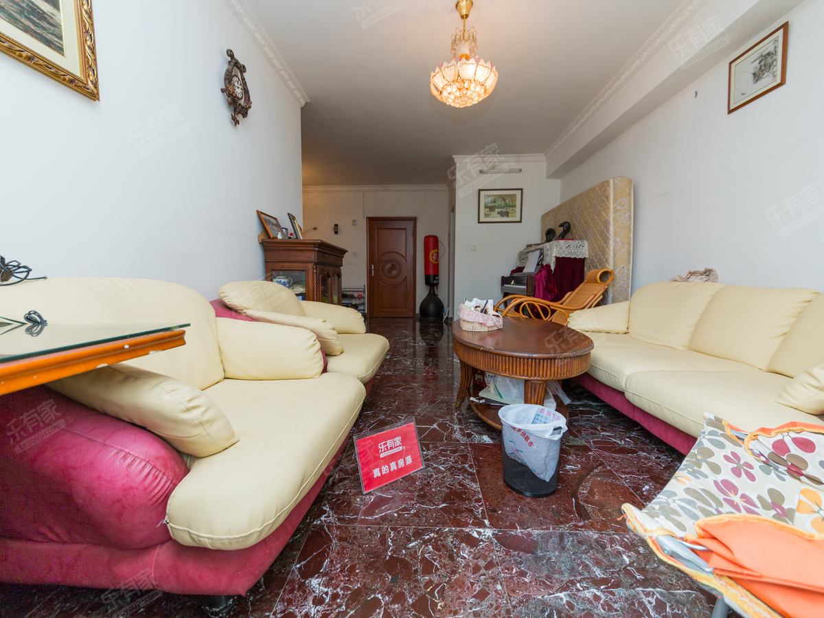 罗湖宝安南片区，电影大厦，精装大三房，诚心出售