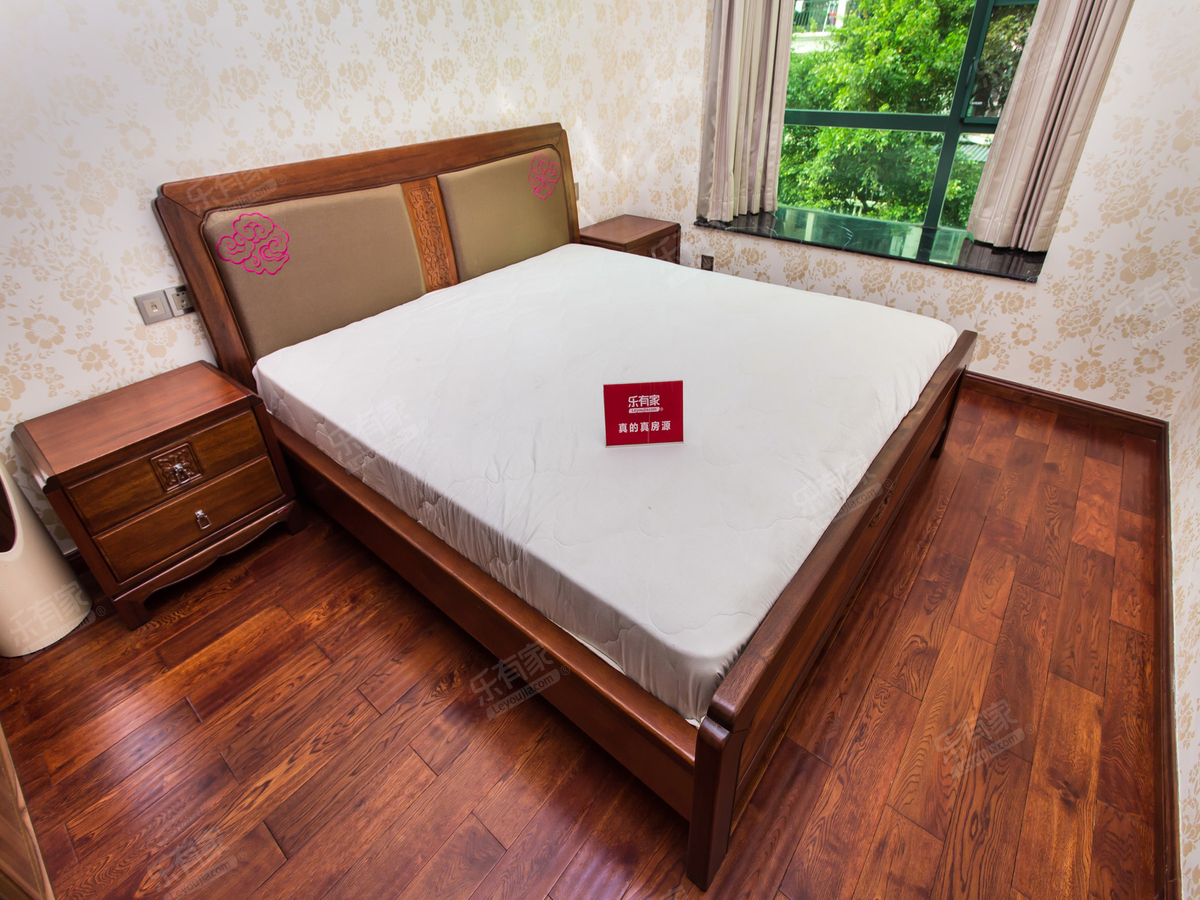 香蜜湖南北通透大四房，电梯小高层一梯两户，出门地铁，香蜜公园