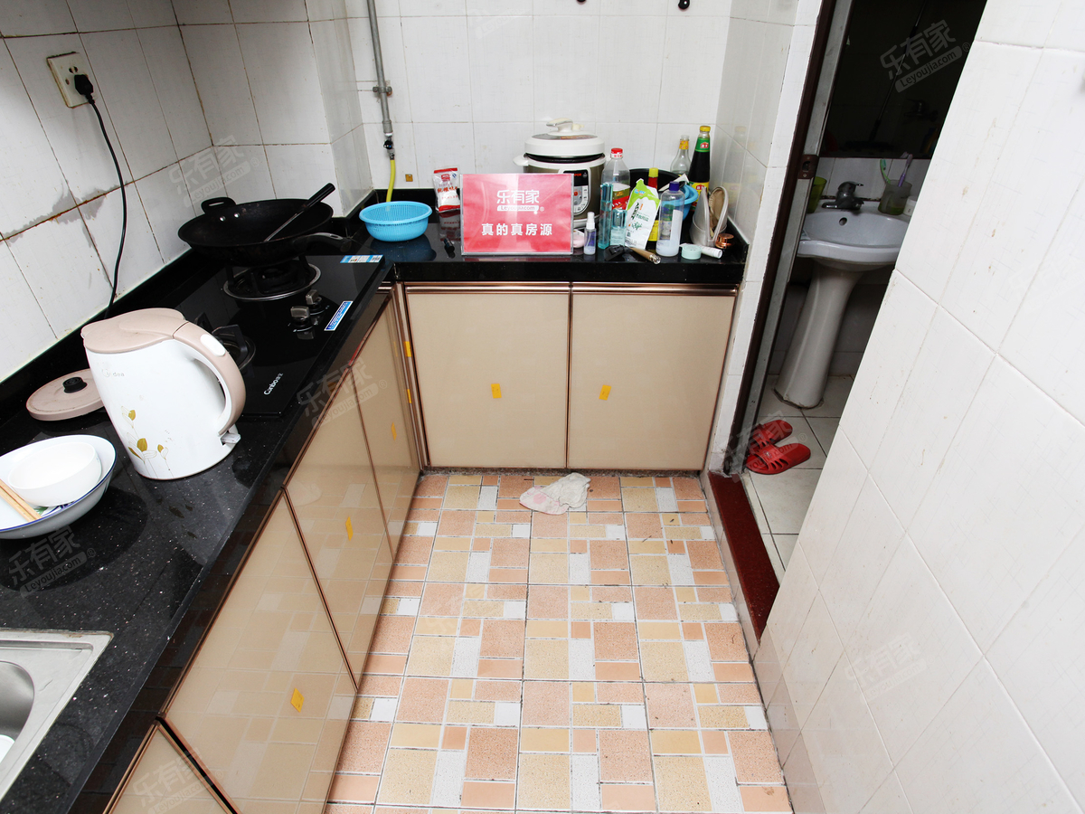 万福人家书包一房一厅，精装修租金稳定