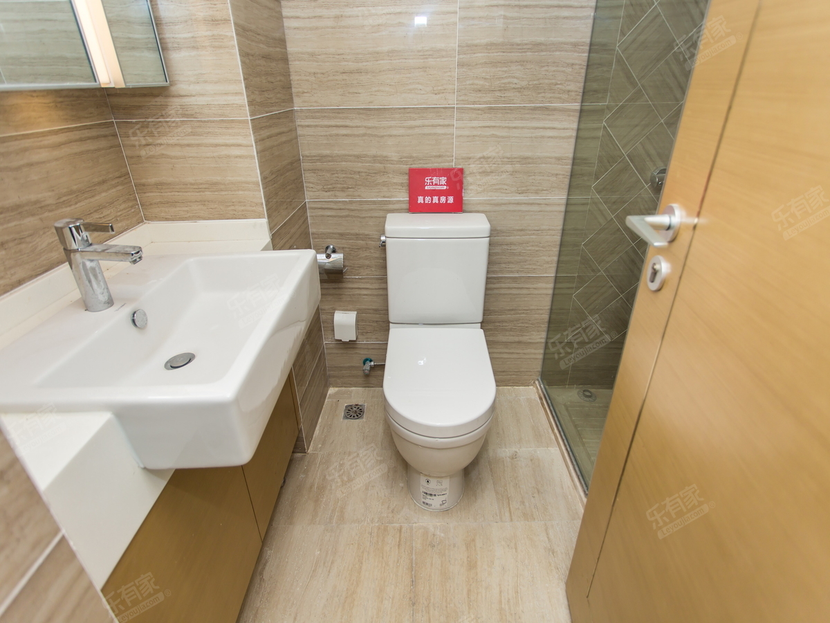 君临海域公寓全新装修诚心出售