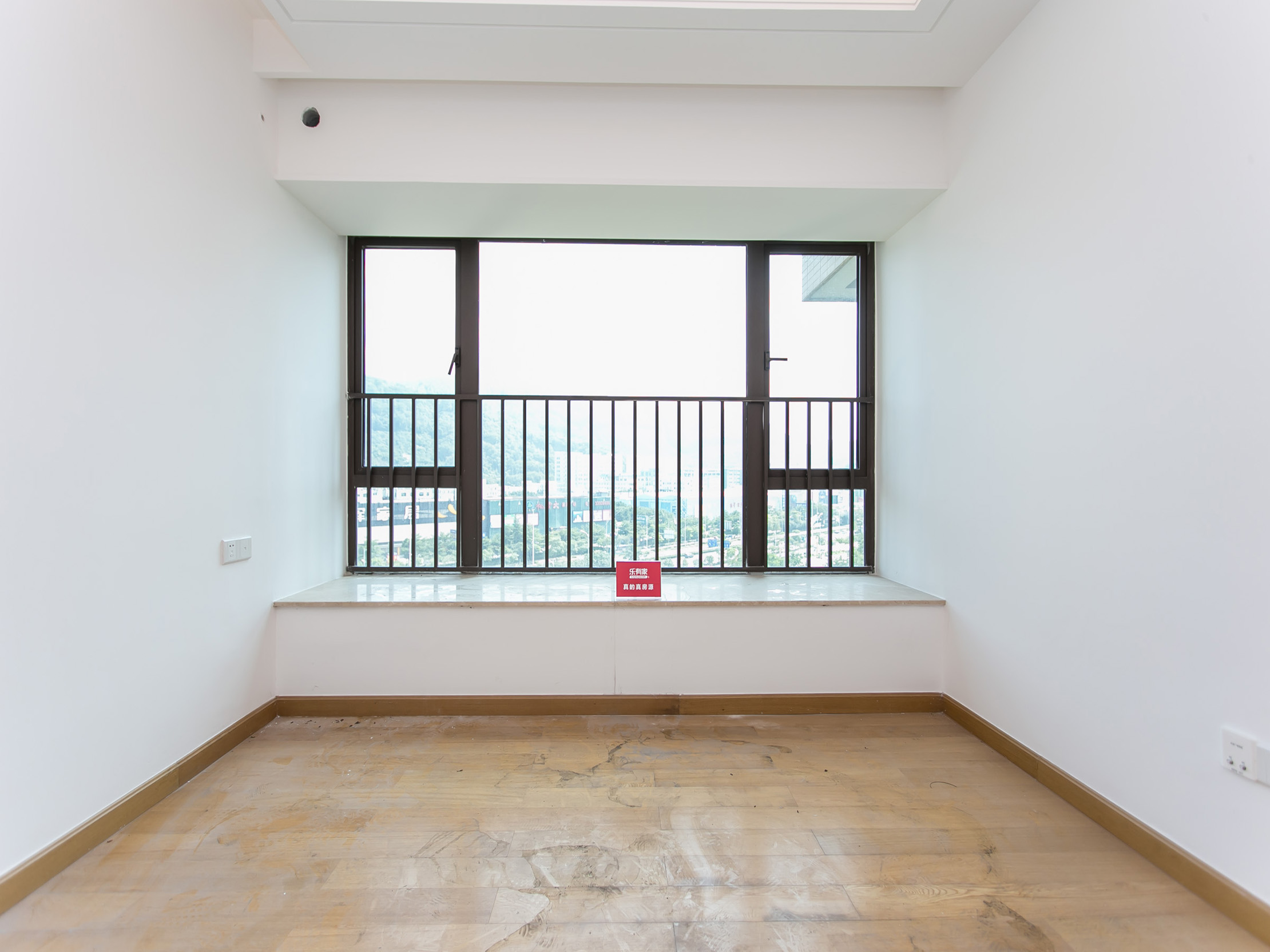 益田假日广场楼上三房，出价就卖