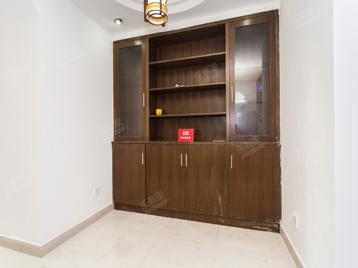 名骏豪庭，电梯大两房，花园社区，诚心出售