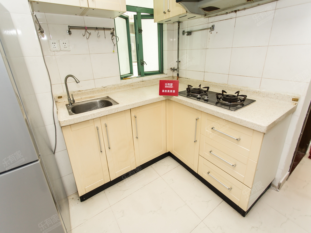 名骏豪庭，电梯大两房，花园社区，诚心出售