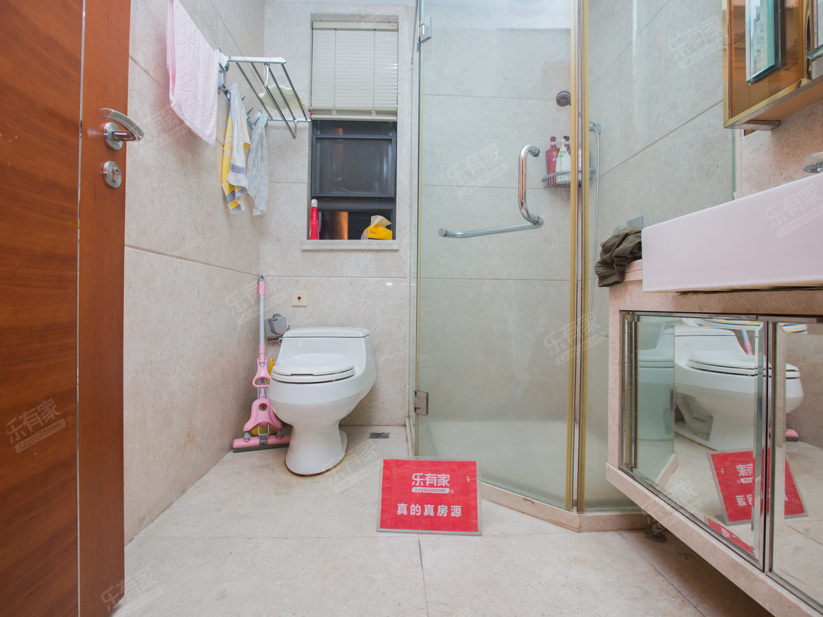 鸿威海怡湾厕所-1