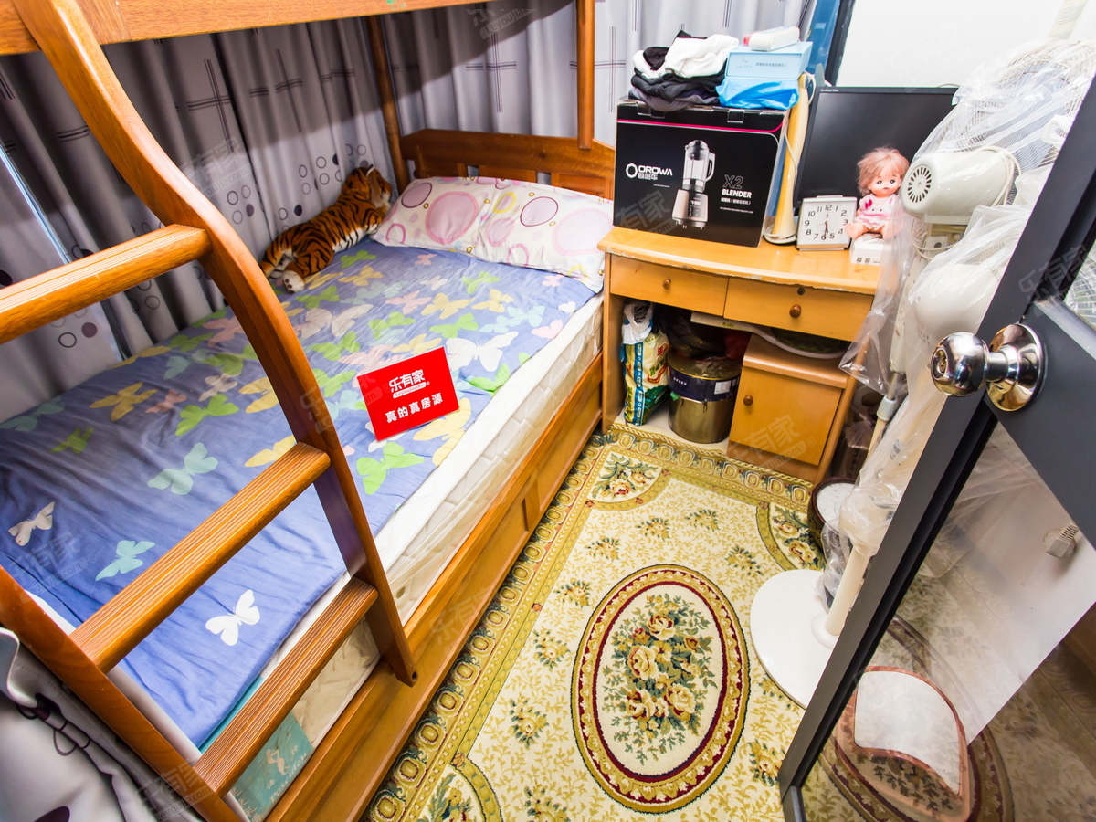 荷兰水乡巧克力精装修房源业主诚心出售，直接拎包入住，看房方便