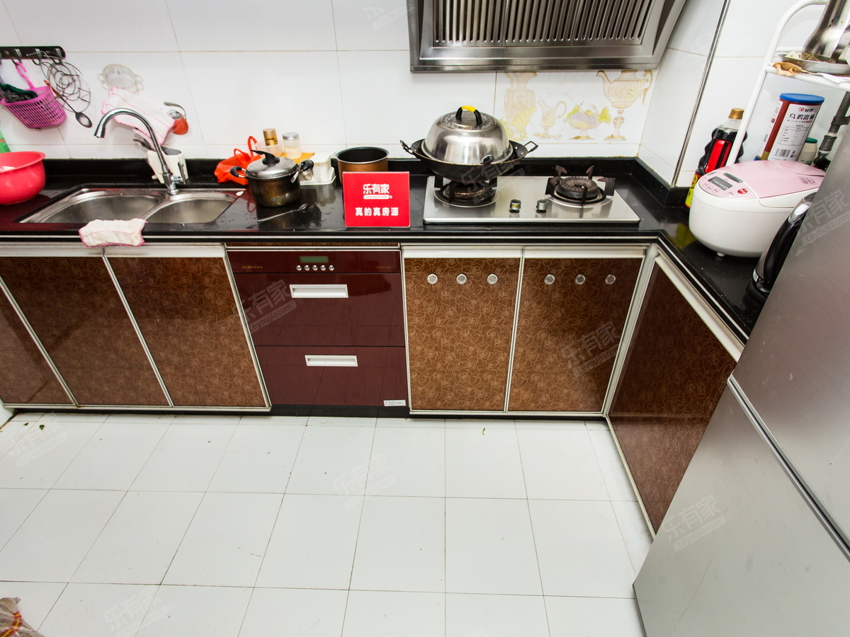 荷兰水乡巧克力精装修房源业主诚心出售，直接拎包入住，看房方便